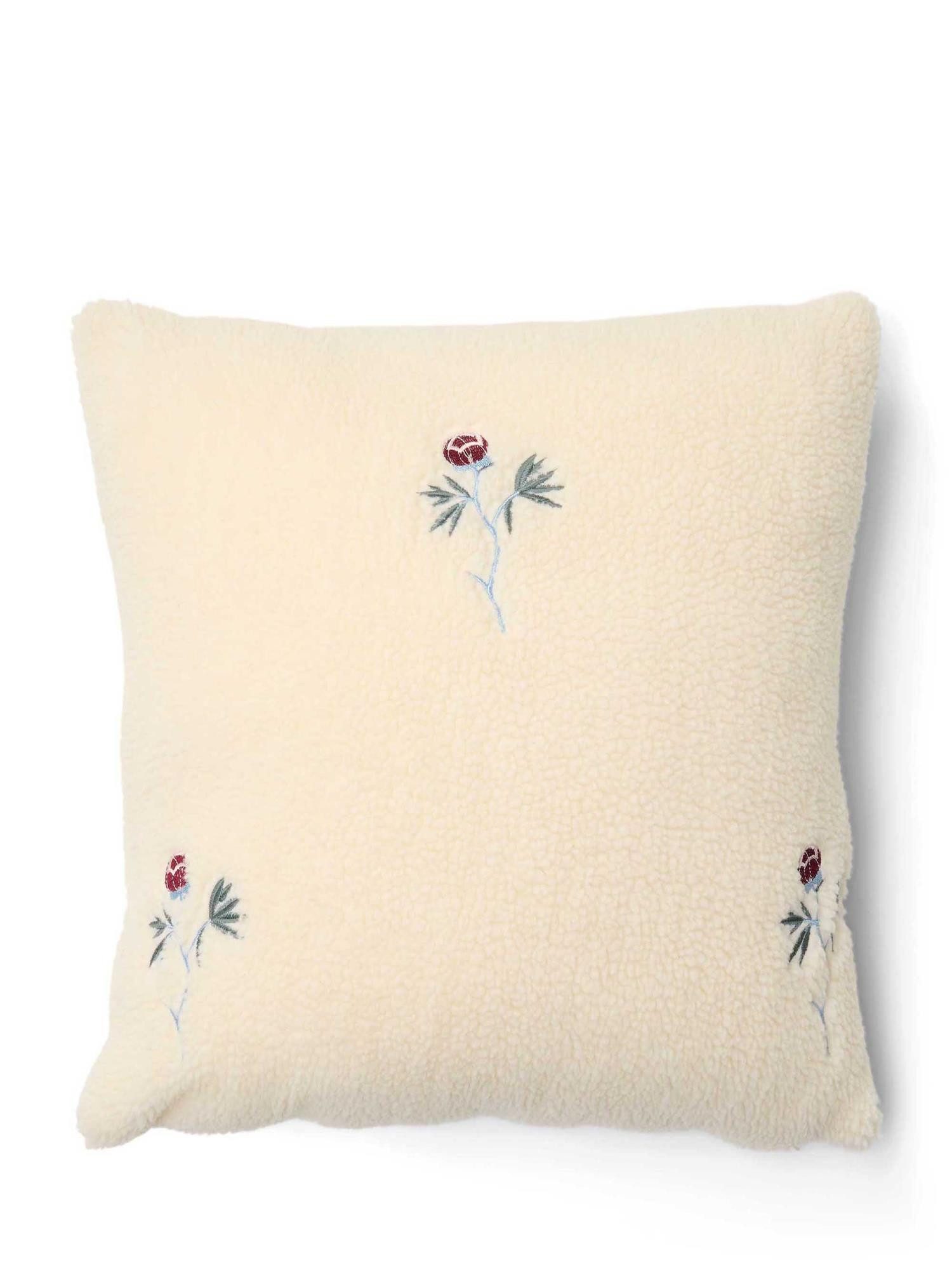 Essenza Декоративные подушки Marisol, aus weichem Teddystoff mit aufgestickten Blumen