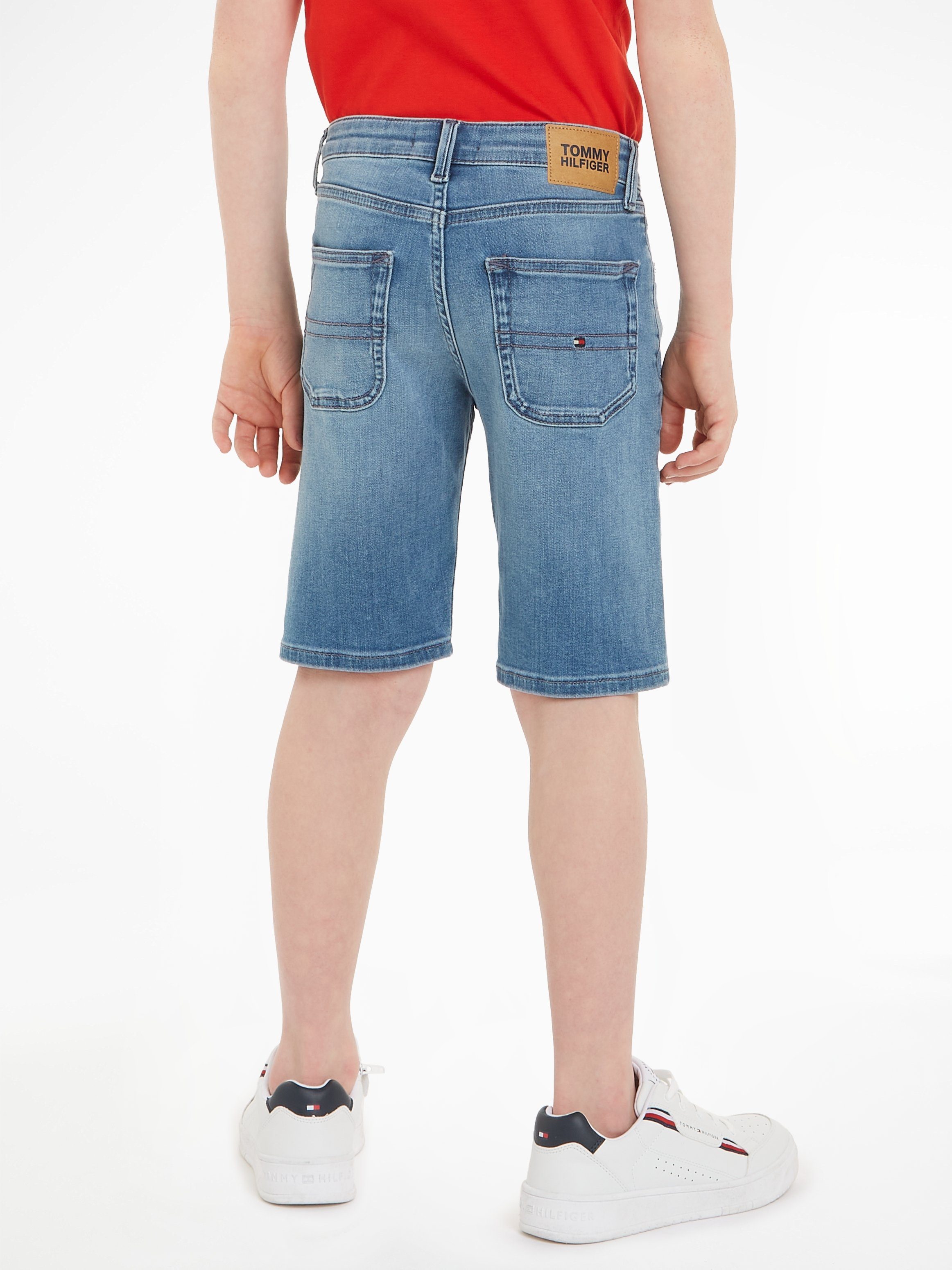 Tommy Hilfiger Shorts MODERN STRAIGHT Markendetails mit SHORTS