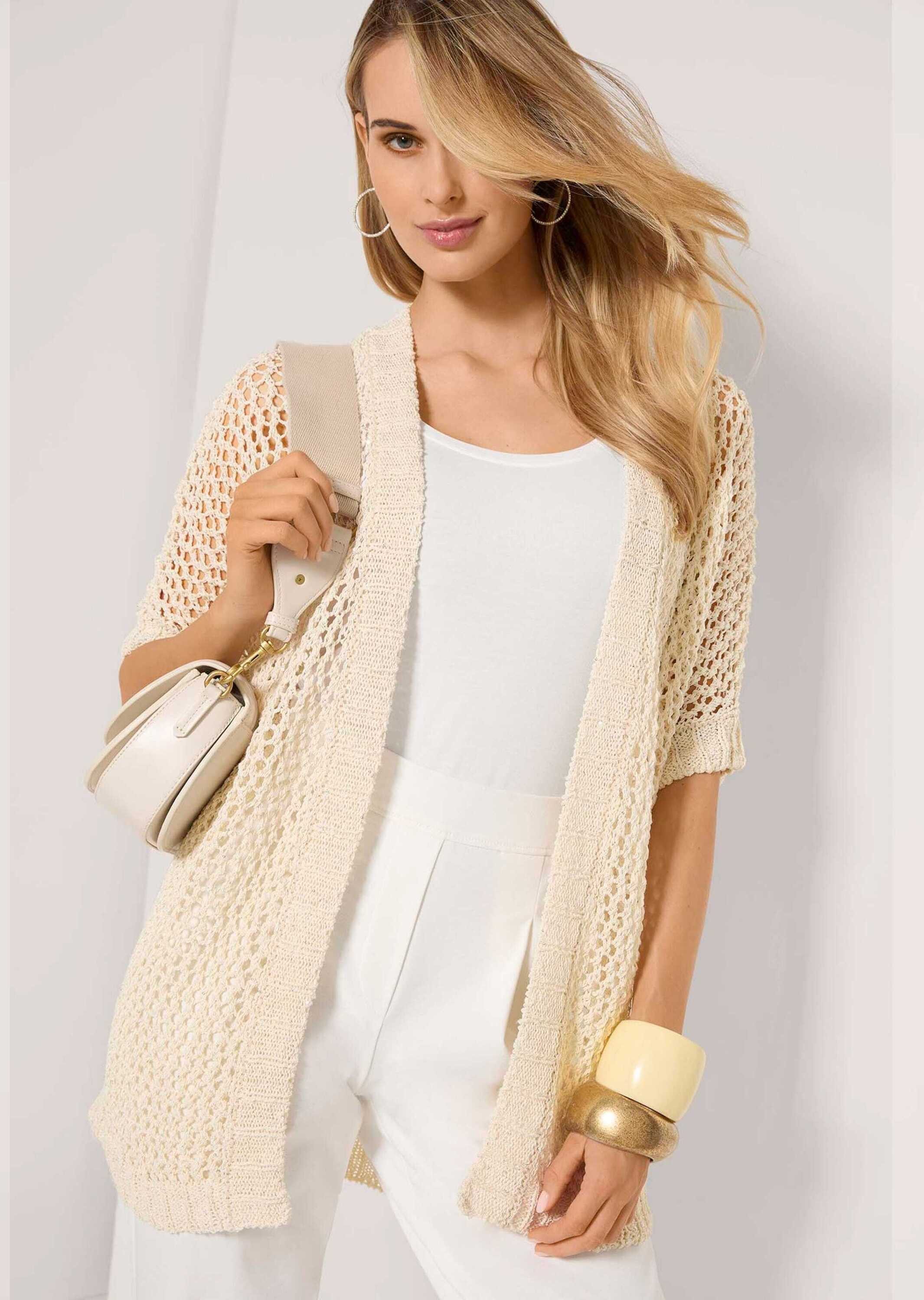 MADELEINE Strickjacke Halbarm Strickjacke mit Glanz Uni-Design, besonderer Kragen, offen gearbeitet