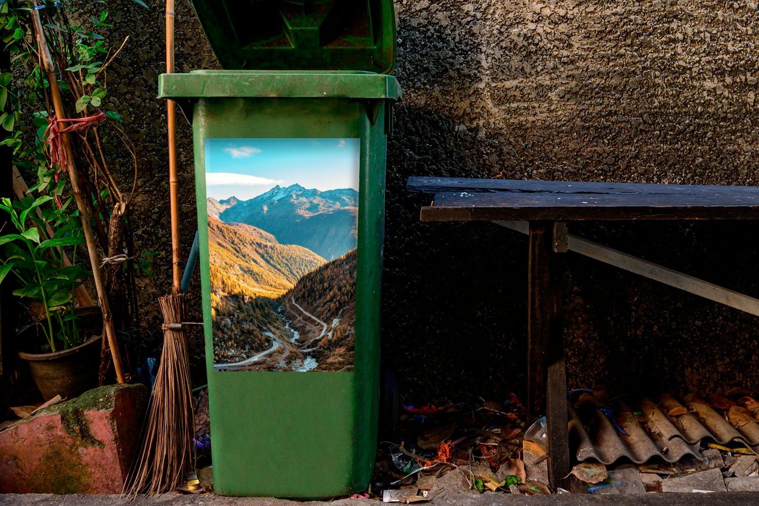 MuchoWow Sticker, - Abfalbehälter Mülltonne, Container, Gebirge Alpen Straße Mülleimer-aufkleber, St), Wandsticker (1 -