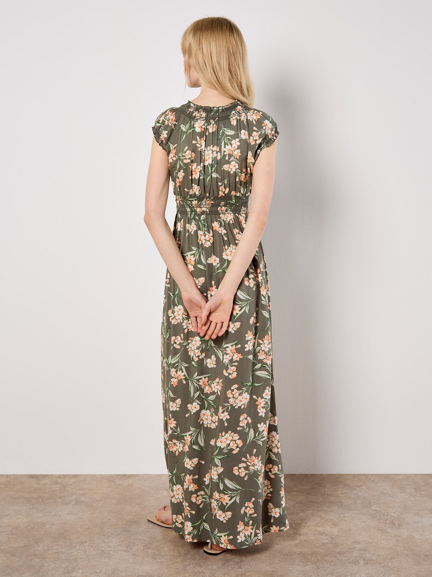 Apricot Maxikleid Jasmine Maxikleid in Wickeloptik mit Blumenmuster – Bild 4 von 4