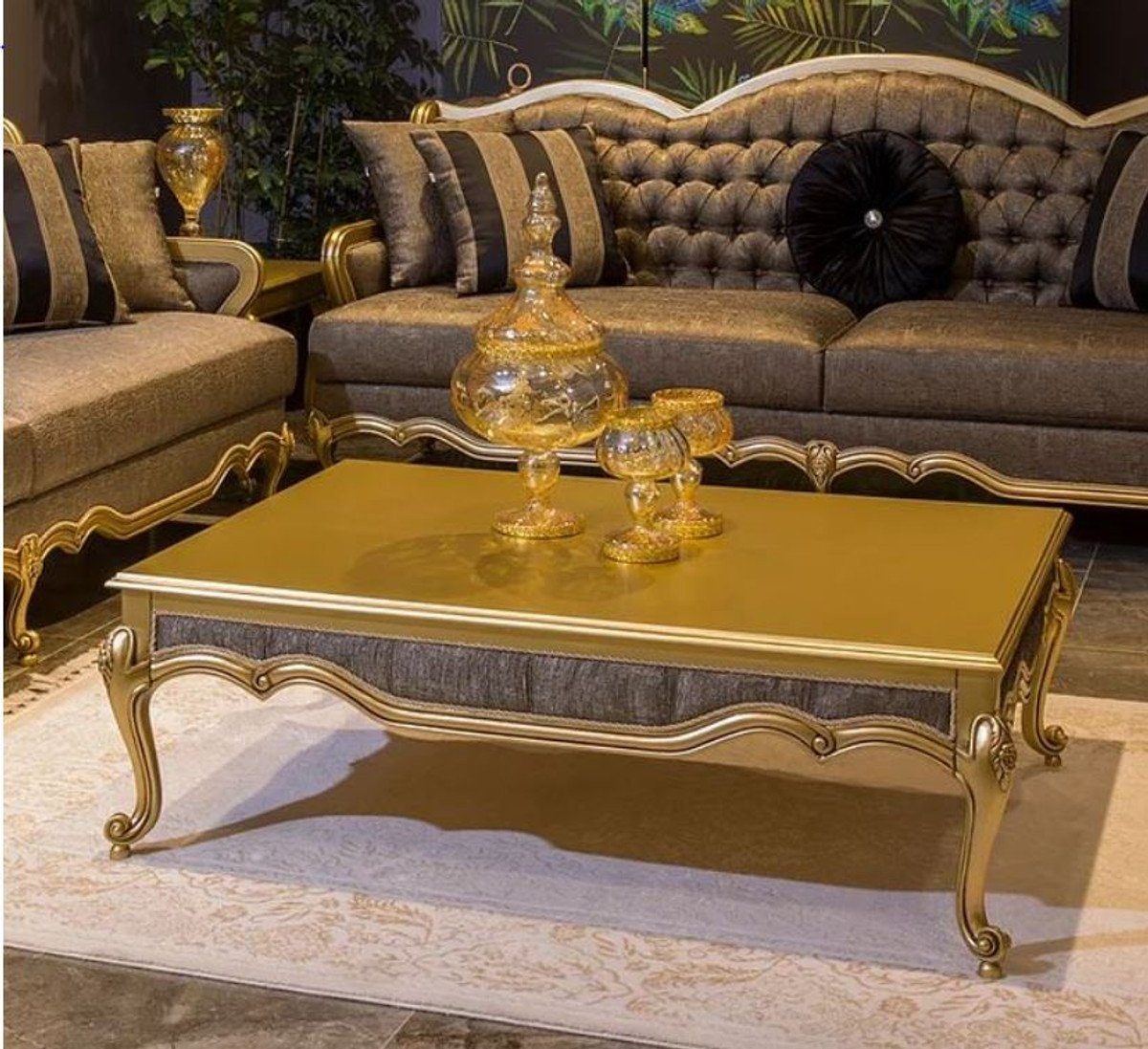 Casa Padrino Couchtisch Luxus Barock Couchtisch Gold / Grau 126 x 91 x H. 42 cm - Edler Massivholz Wohnzimmertisch im Barockstil - Barock Möbel