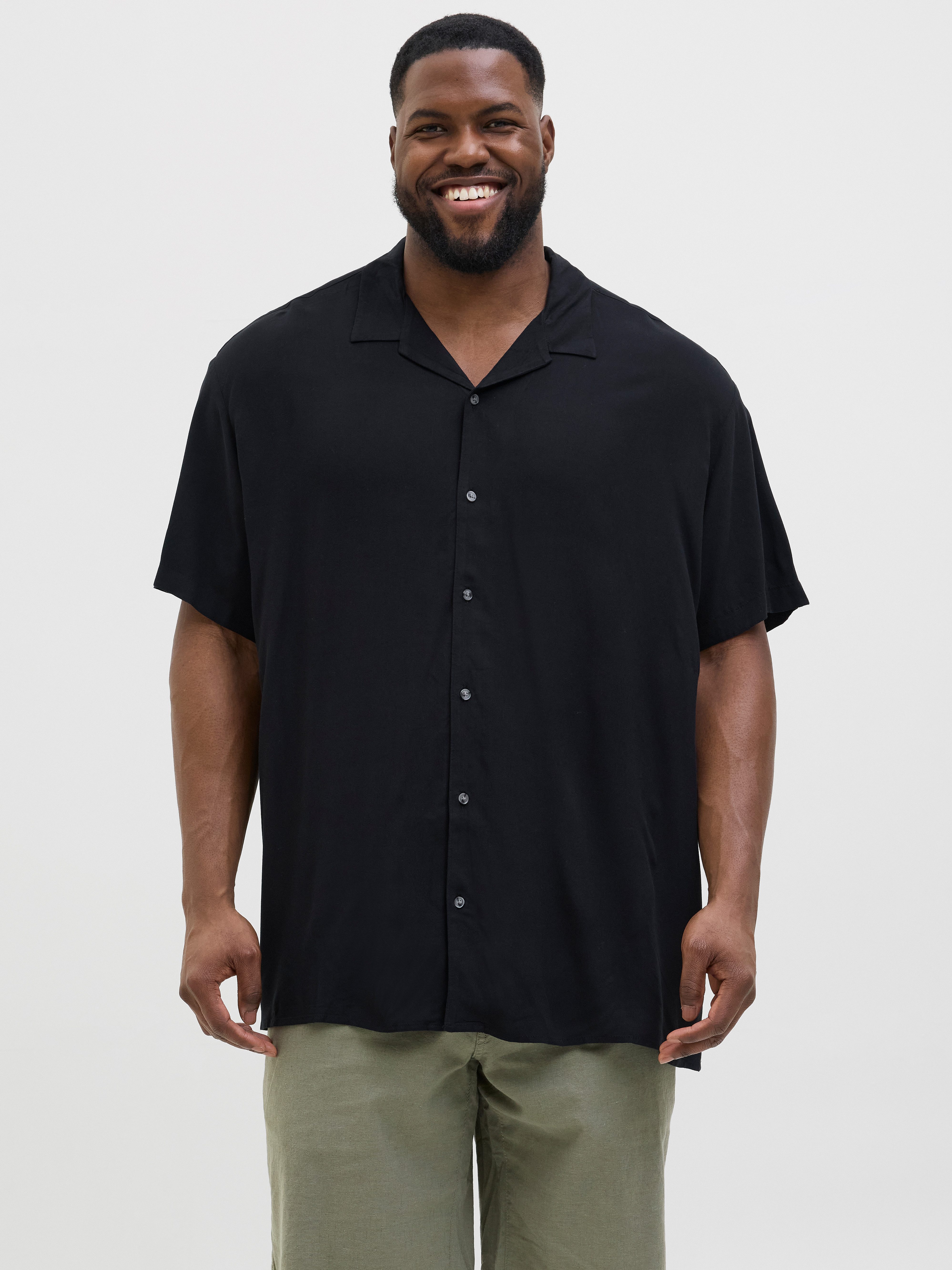 Jack & Jones PlusSize Kurzarmhemd JJEJEFF SOLID RESORT SHIRT S/S SN PLS