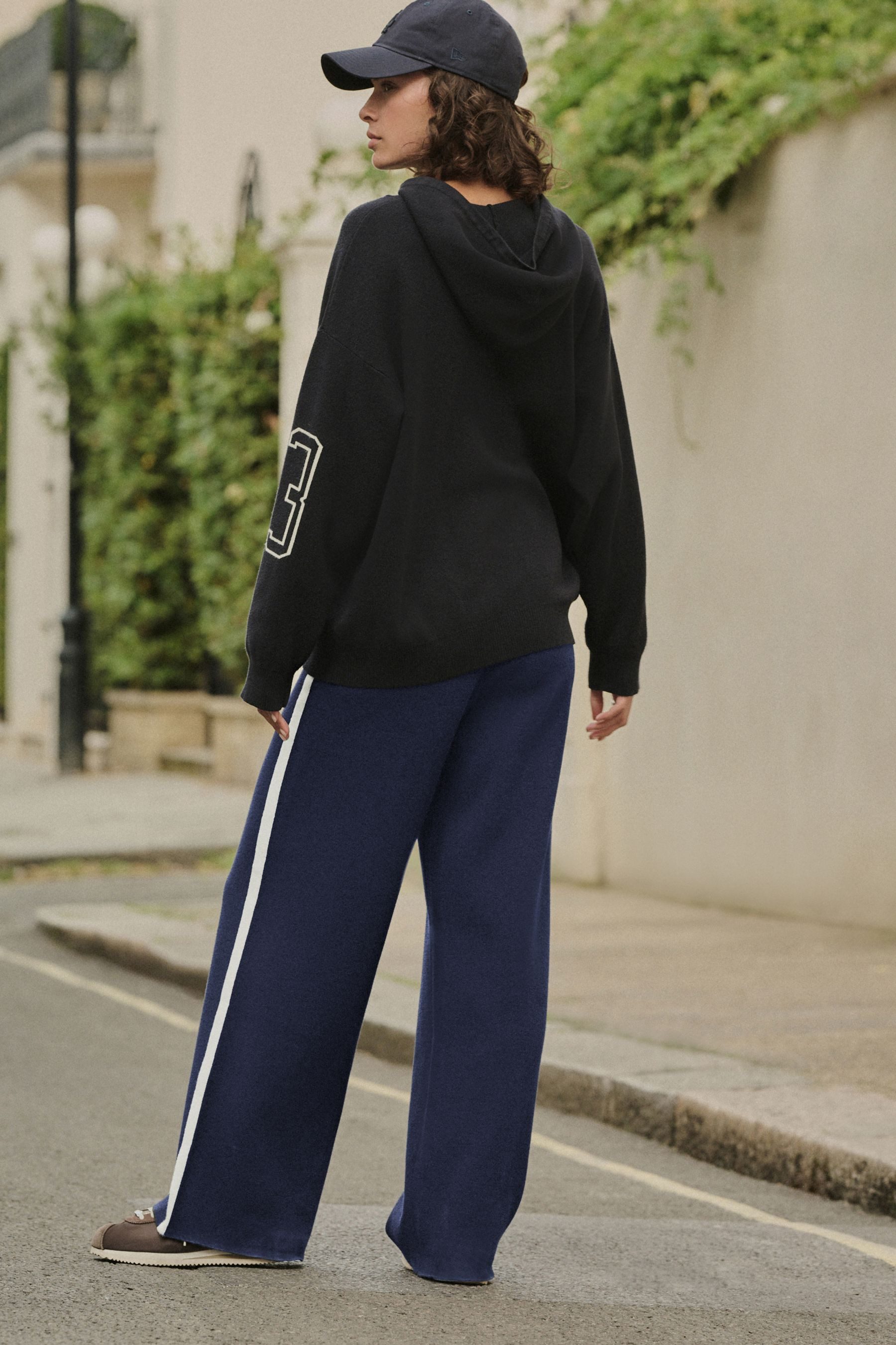 Next Jogginghose Jogginghose mit weitem Bein und Seitenstreifen (1-tlg) günstig online kaufen