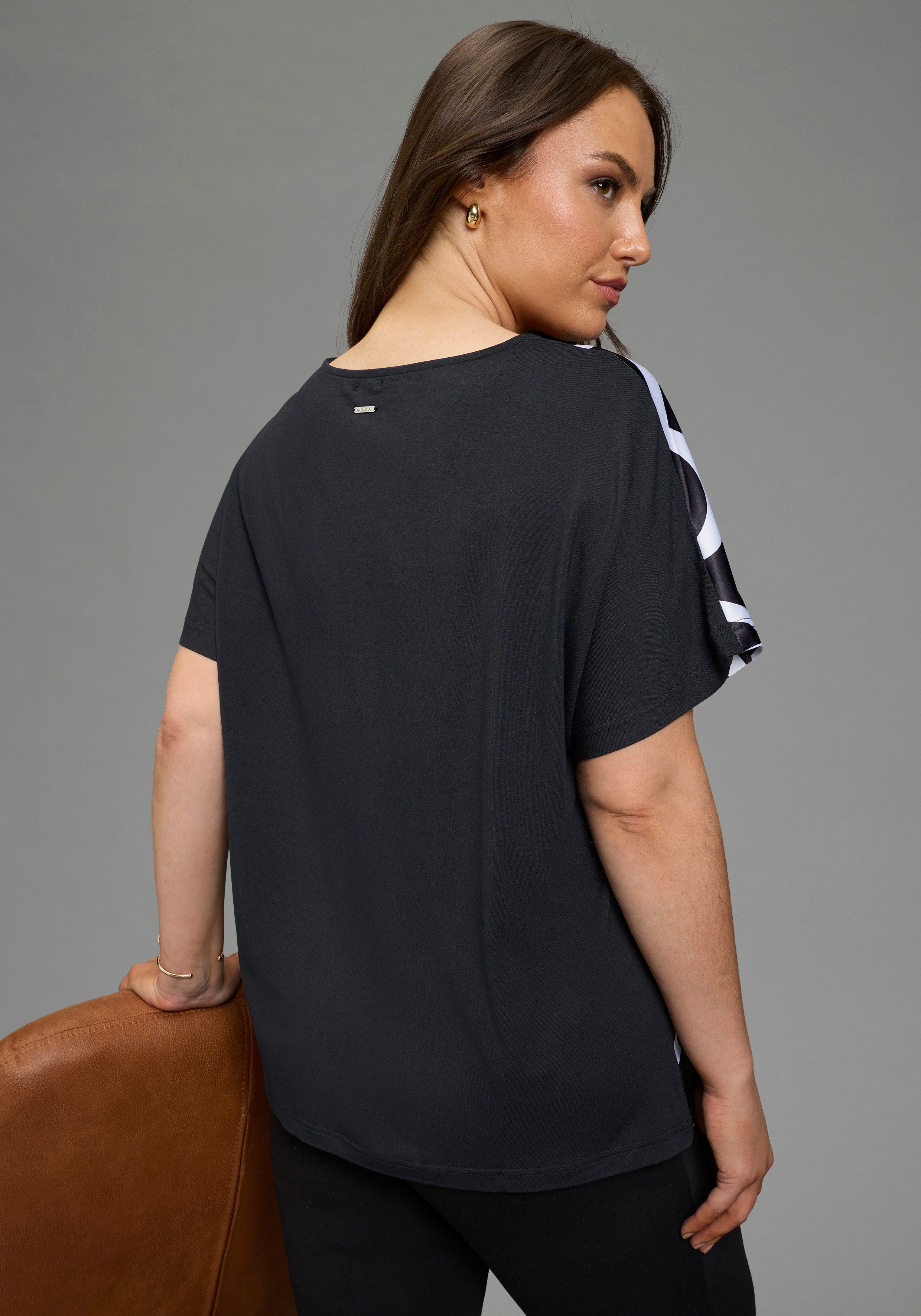 Laura Scott CURVE Satinbluse Große Größen gemustert, casual Stil, mit Rundhalsausschnitt, Kurzarm