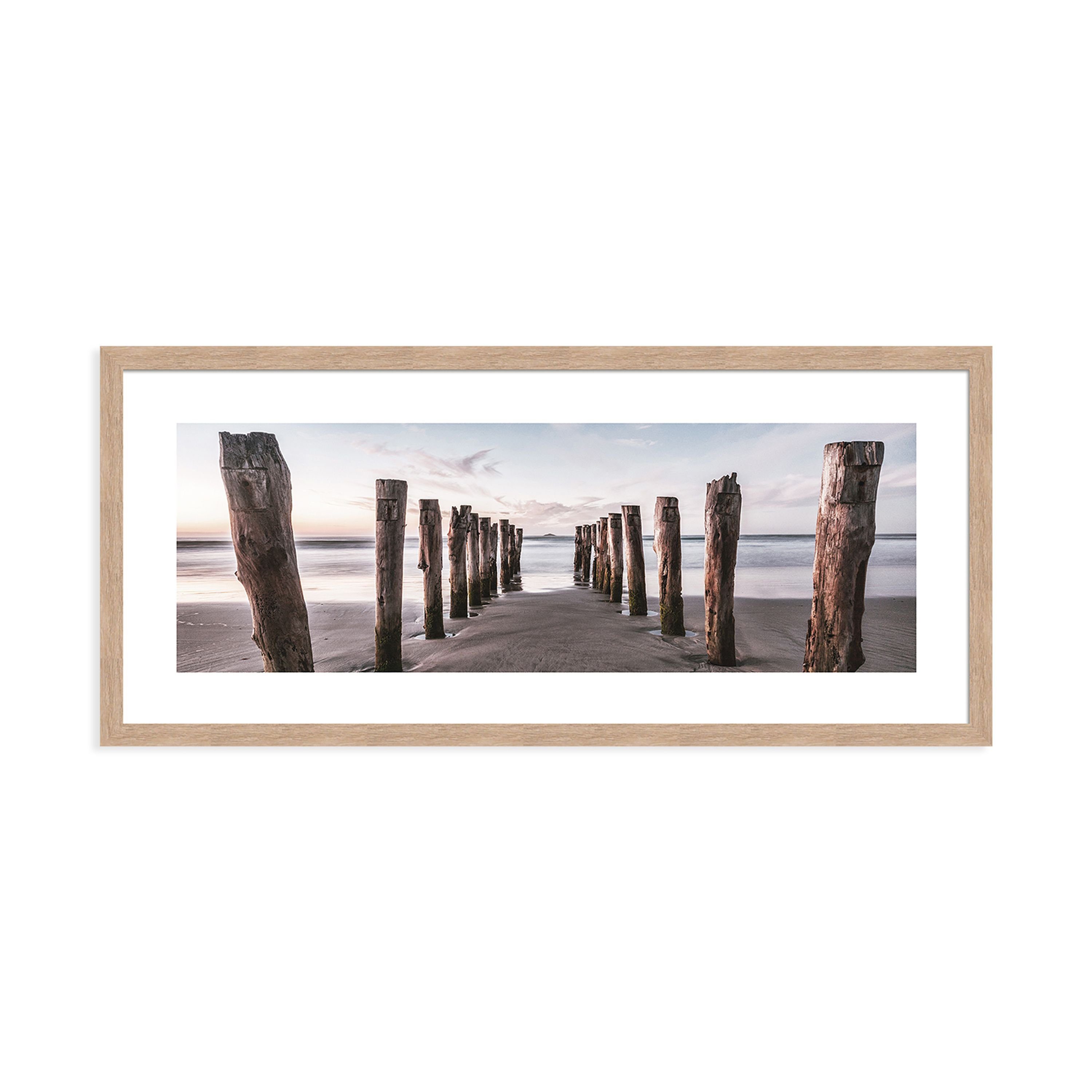 artissimo Bild mit Rahmen Bild gerahmt 71x30cm Design-Poster mit Rahmen länglich Wandbild Strand, Strand-Landschaft: Wellenbrecher