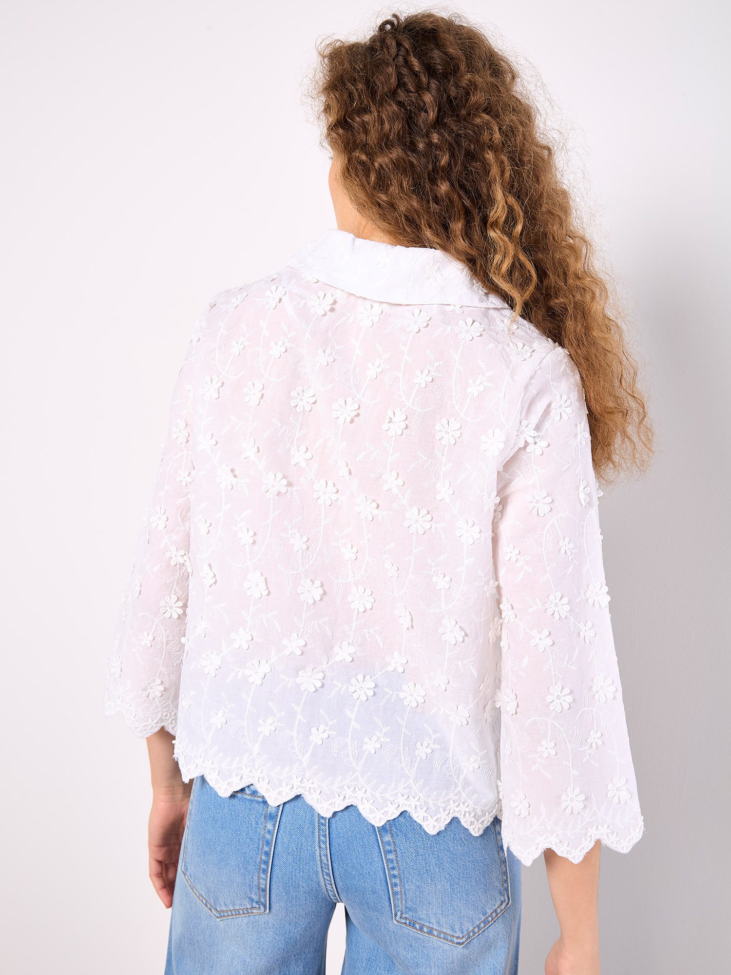 Apricot Spitzenbluse Gekürztes Shirt mit Blumenapplikation mit Blumenapplikation