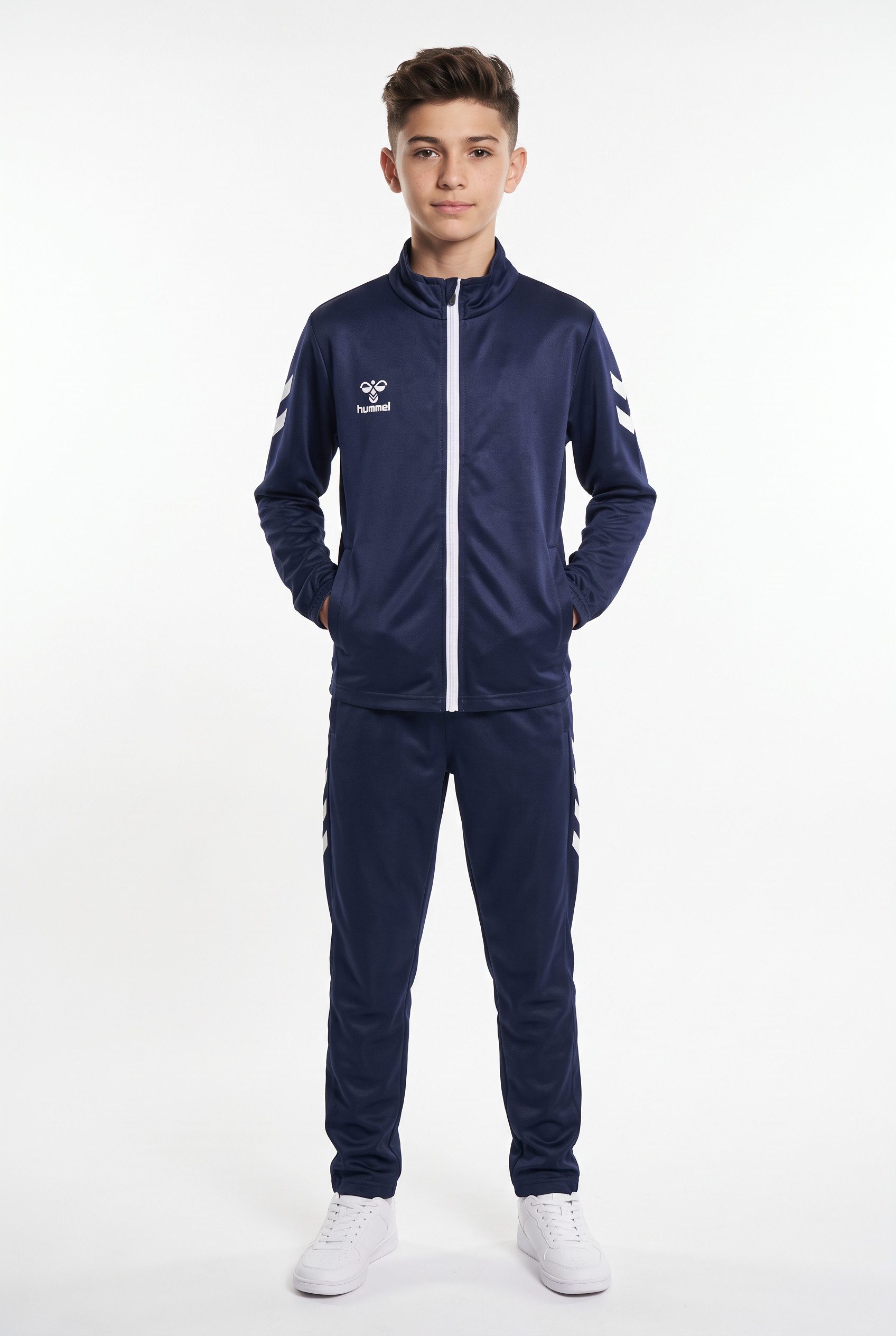 hummel Trainingsanzug HMLLOGO SUIT KIDS (2-tlg), 2-teiliges Set, mit Reißverschluss, pflegeleicht, aus Polyester