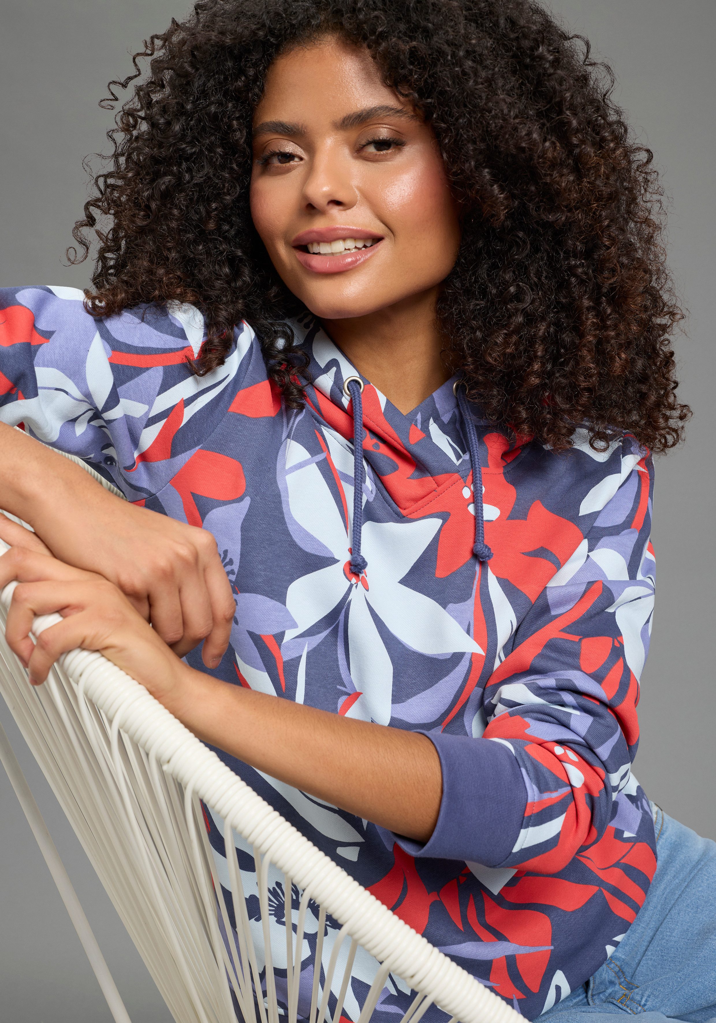 Laura Scott Sweater Pflegeleichte Baumwollmischung mit Kapuze und Blumendruck – Bild 3 von 5