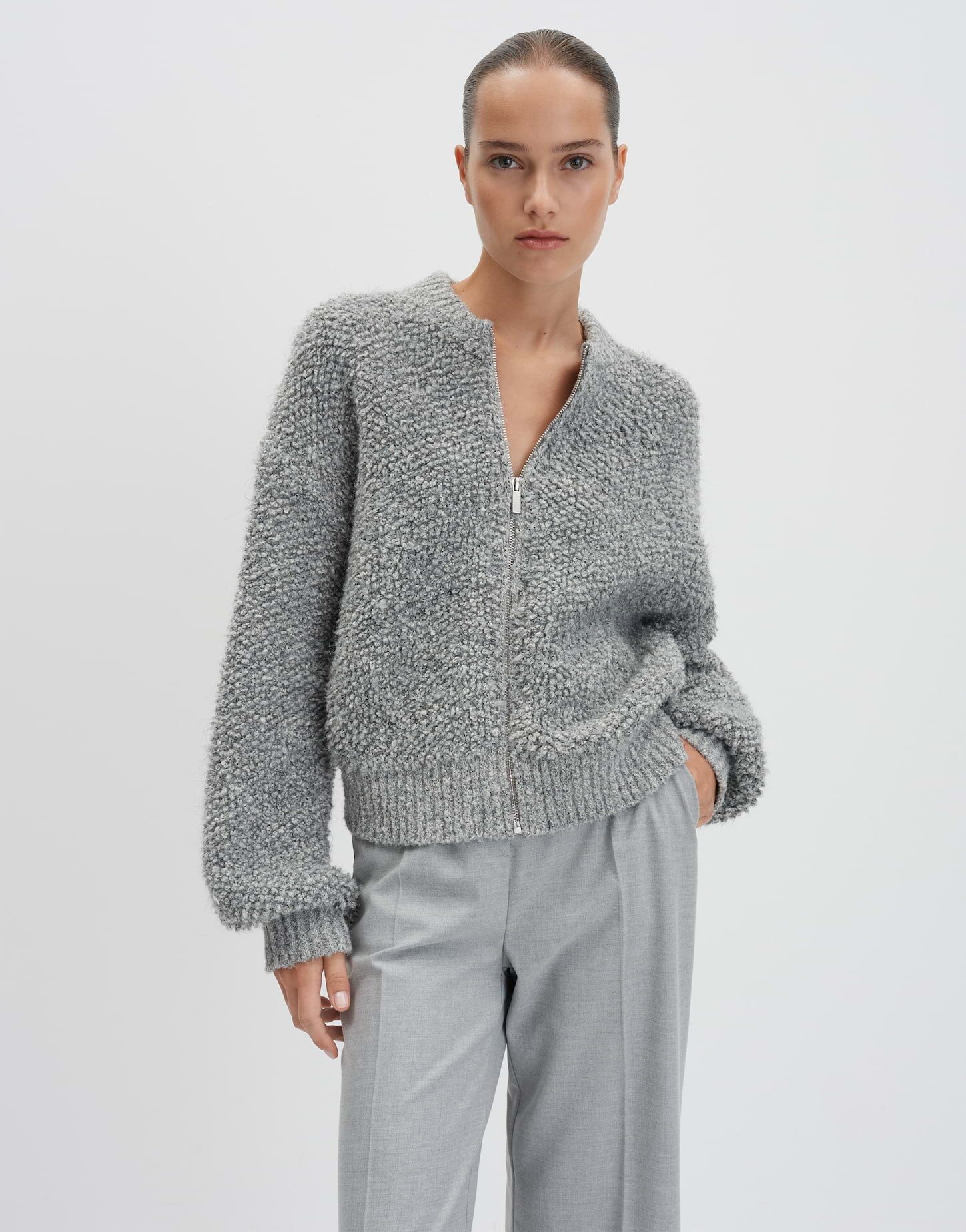 someday Strickjacke TILARA Loose aus Bouclégarn Voluminöse Blousonjacke aus Bouclé mit Reißverschluss
