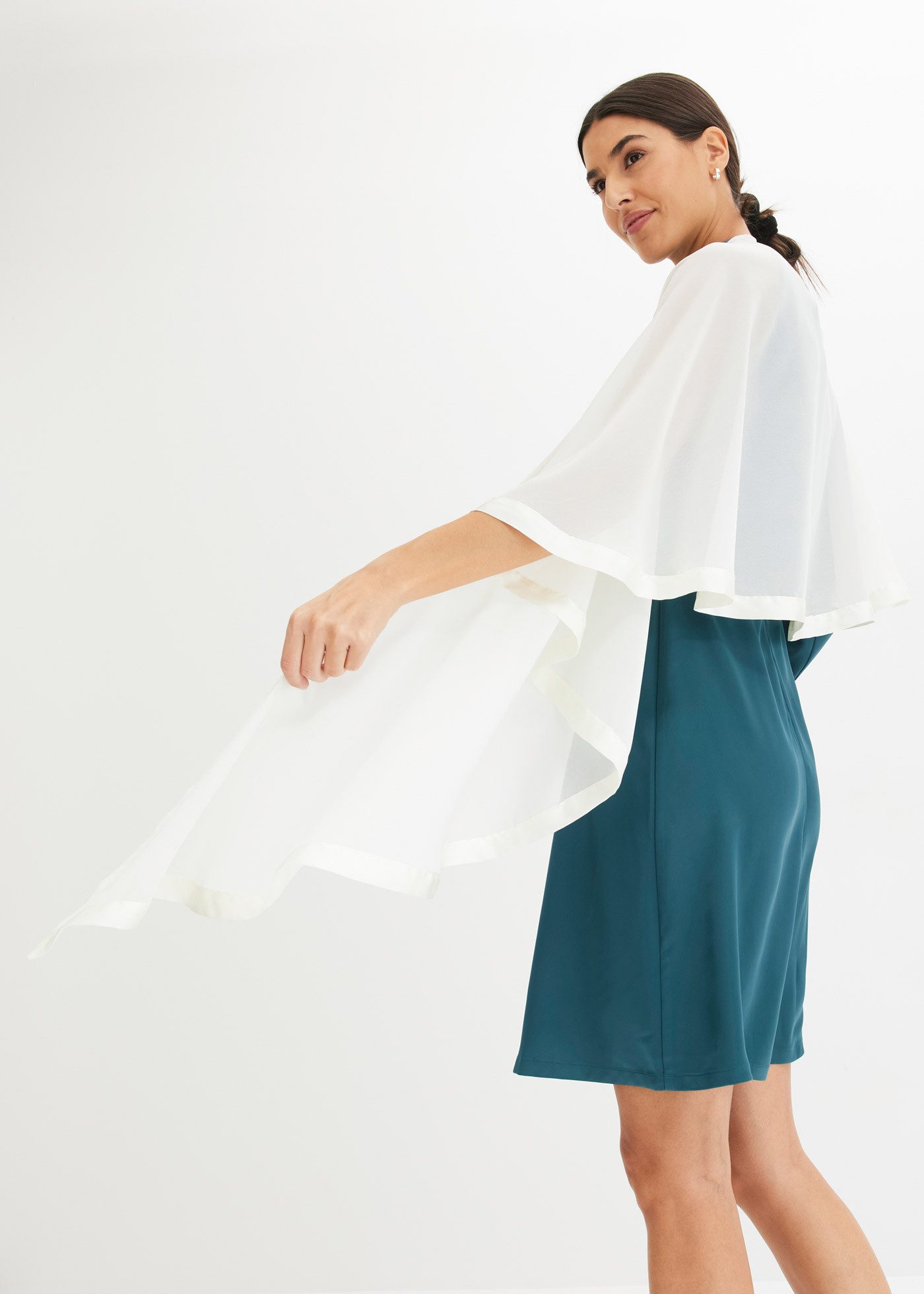 bonprix Strickponcho aus Polyester, lässig geschnittene Passform, Poncho-Schal