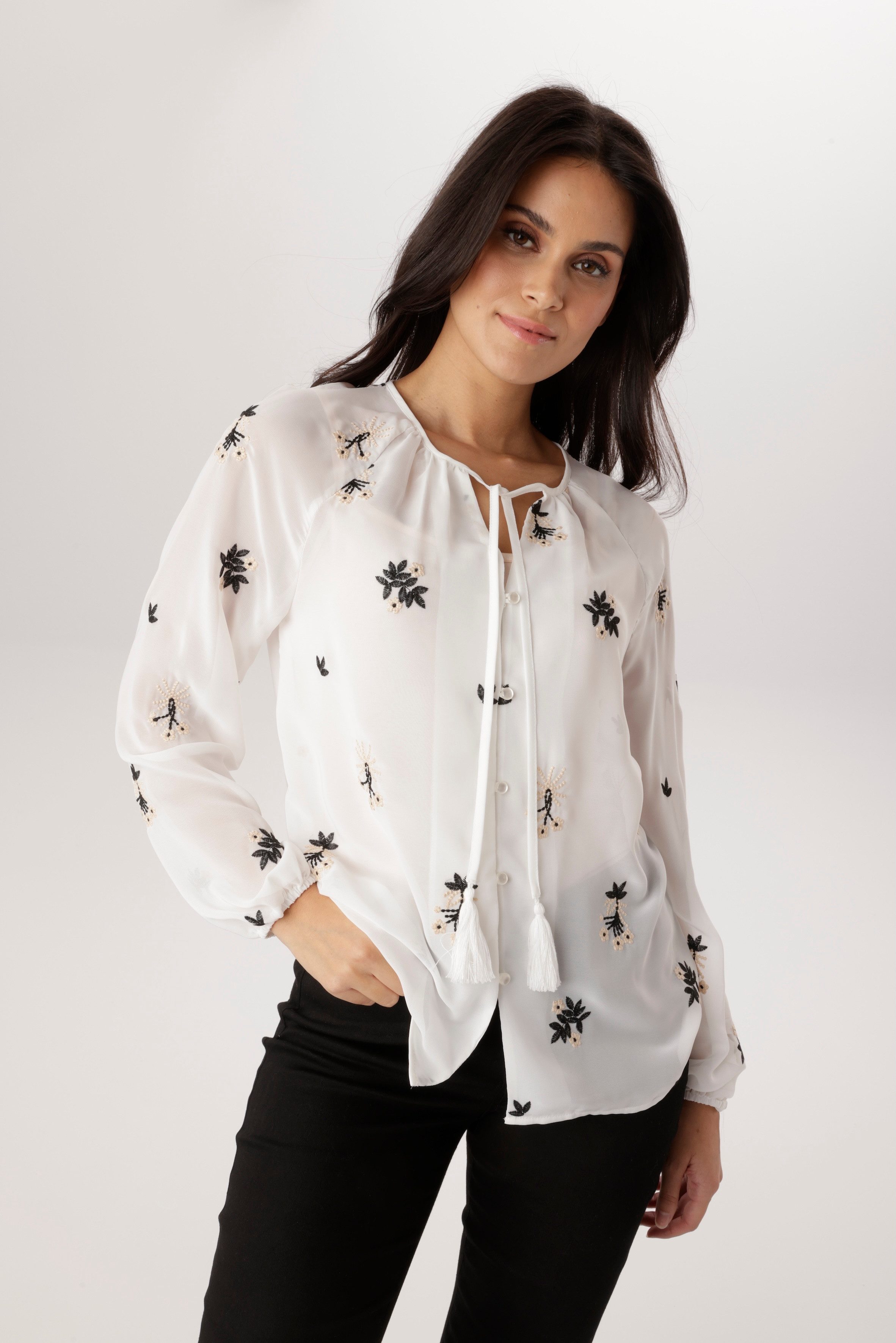 Aniston SELECTED Chiffonbluse mit modischer Blumenstickerei