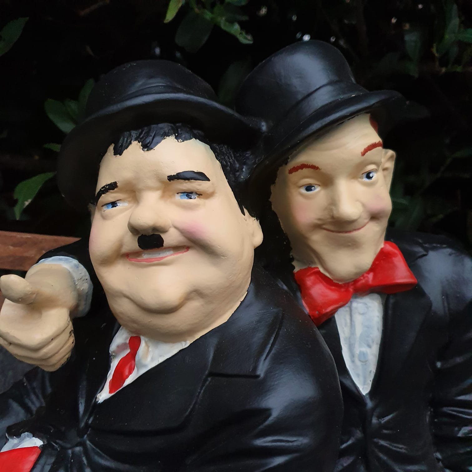 wetterfest cm 55 Bank Stan Laurel Hardy Gartenfigur Aspinaworld Dick auf und Figur und Oliver Doof