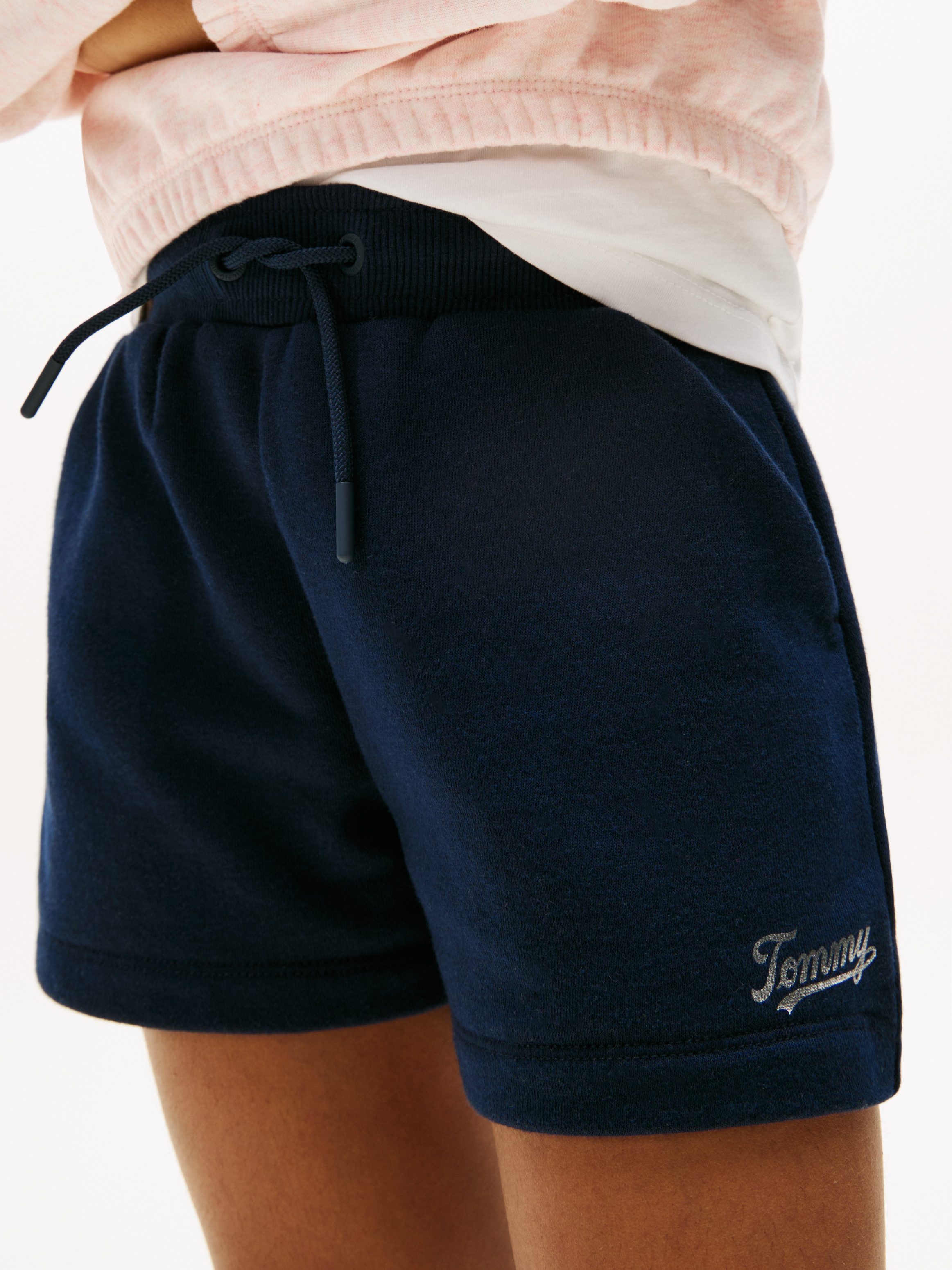 Tommy Hilfiger Sweatshorts TOMMY SCRIPT SWEATSHORT für Kinder bis 16 Jahre, glänzender Logo-Schriftzug