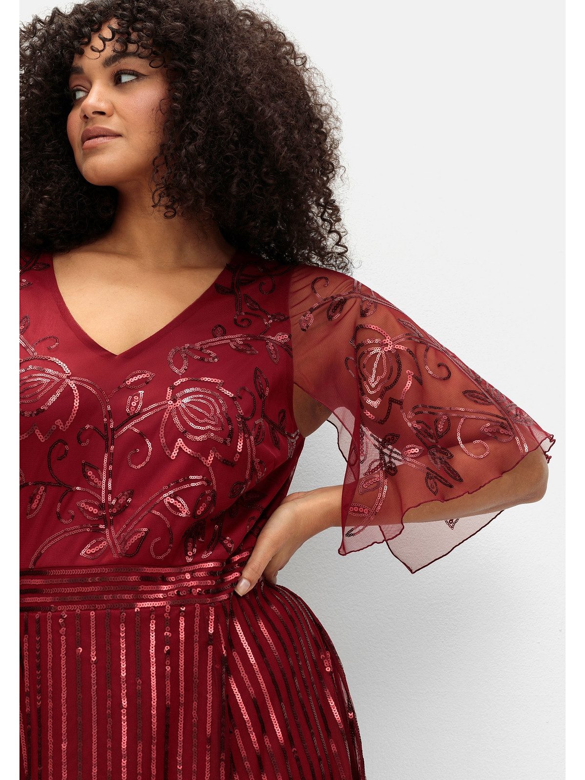 Sheego Abendkleid Große Größen mit Pailletten und Meshrock