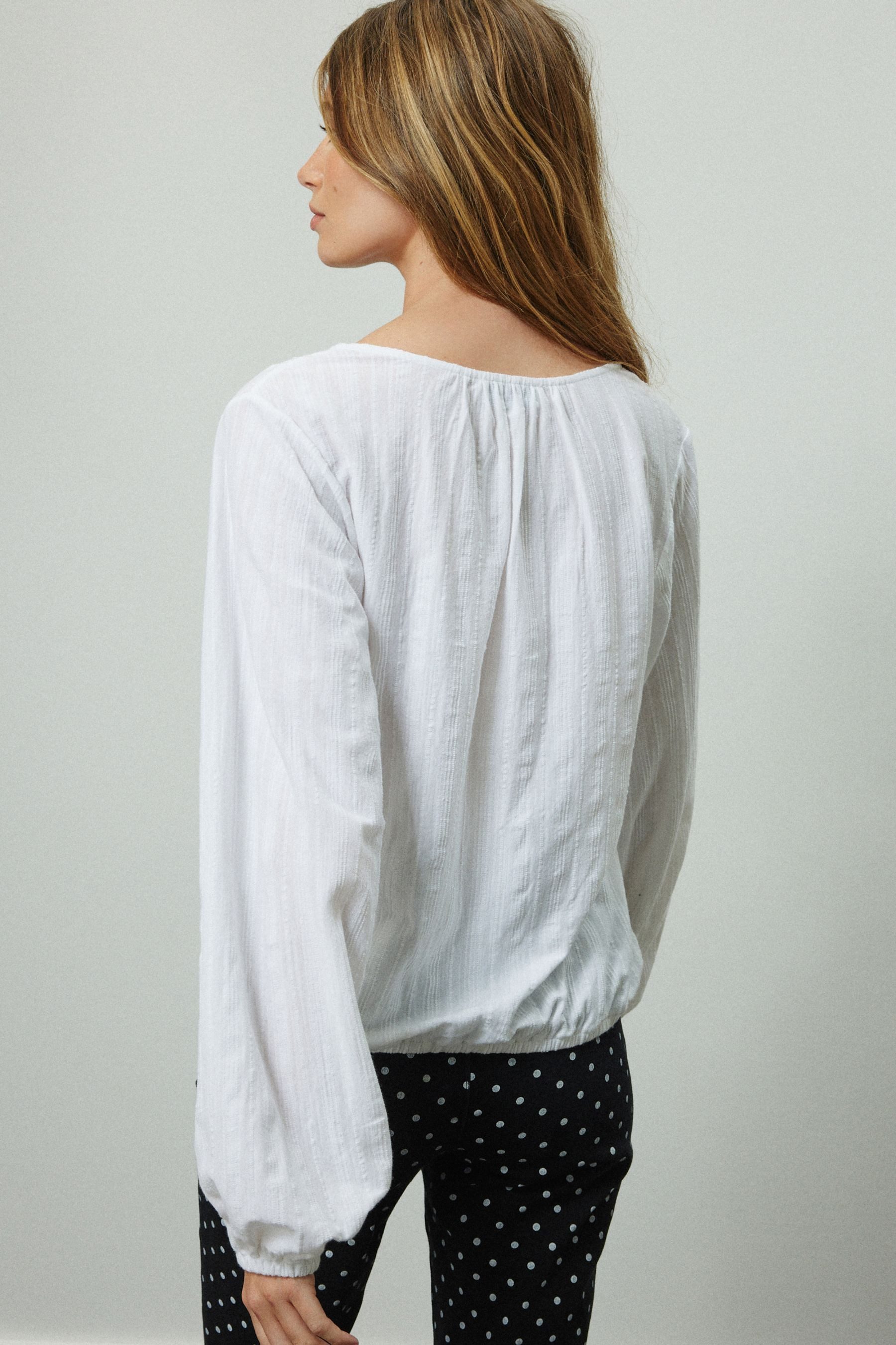 Next Blusenshirt Langarm-Oberteil mit Kerbausschnitt (1-tlg) – Bild 2 von 5