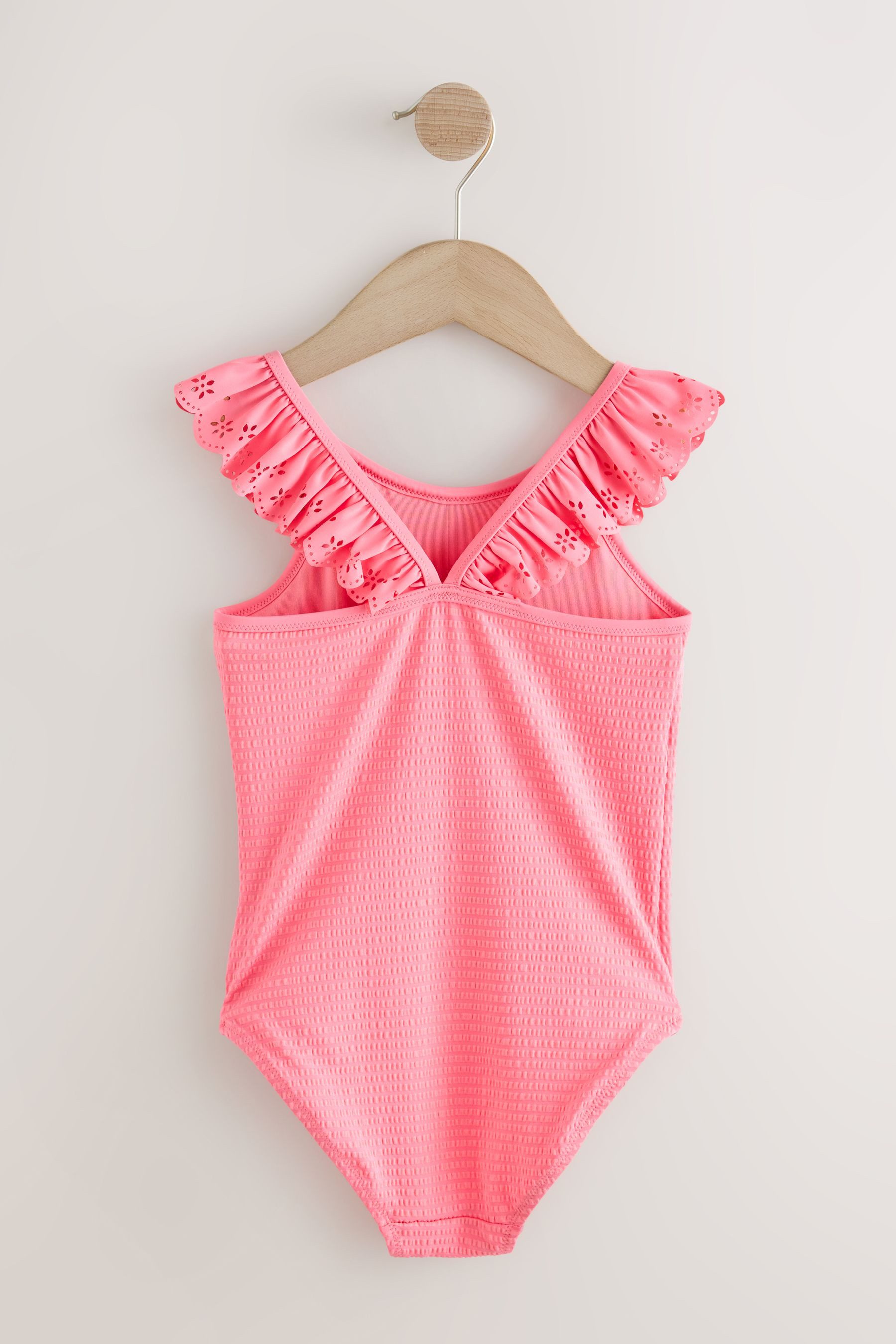 Next Badeanzug Badeanzug mit Lochstickerei und Rüschen (1-St)