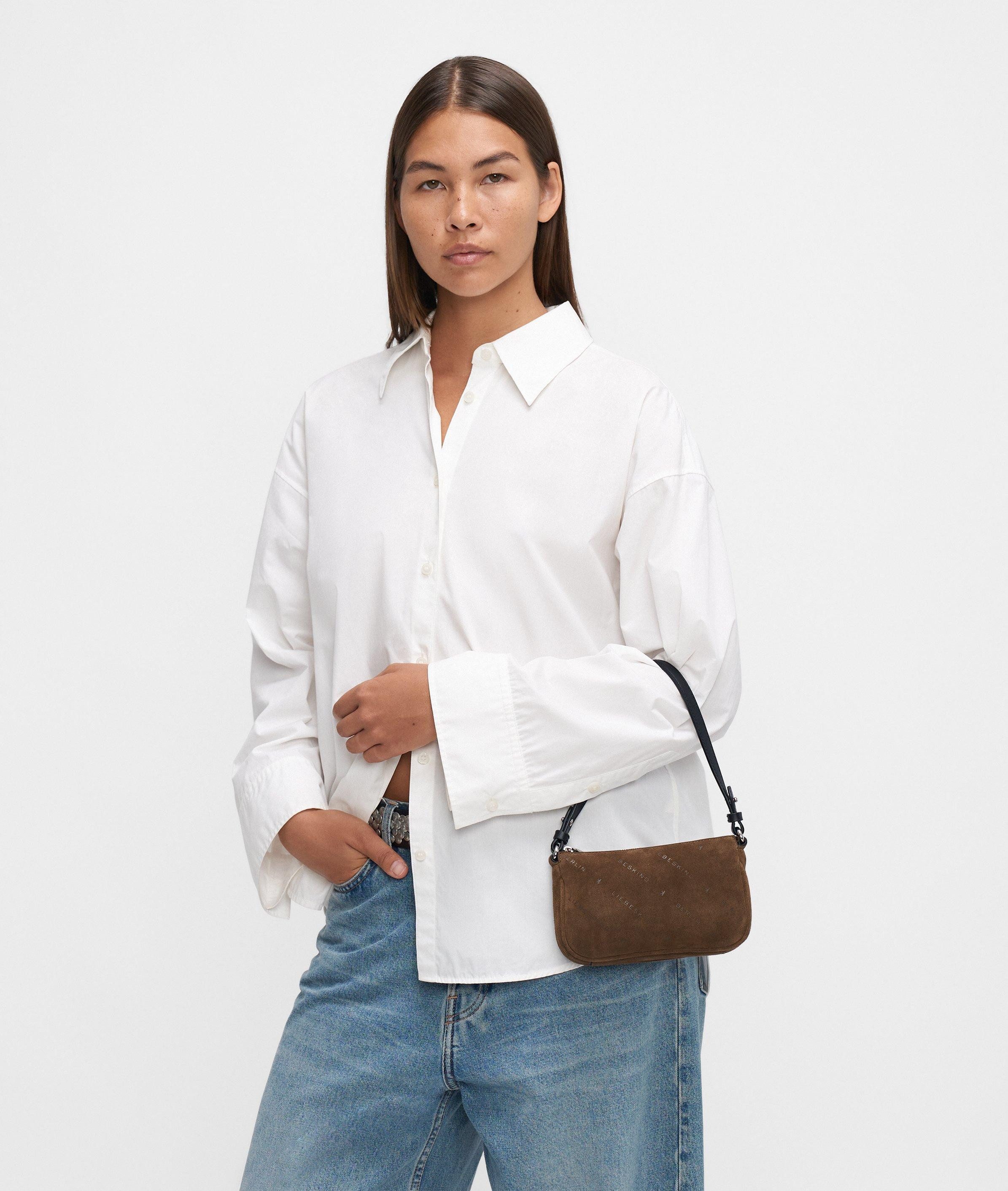 Liebeskind Berlin Umhängetasche Monogram Crossbody XS, Umhängetasche aus Veloursleder mit Liebeskind Berlin Schriftzug