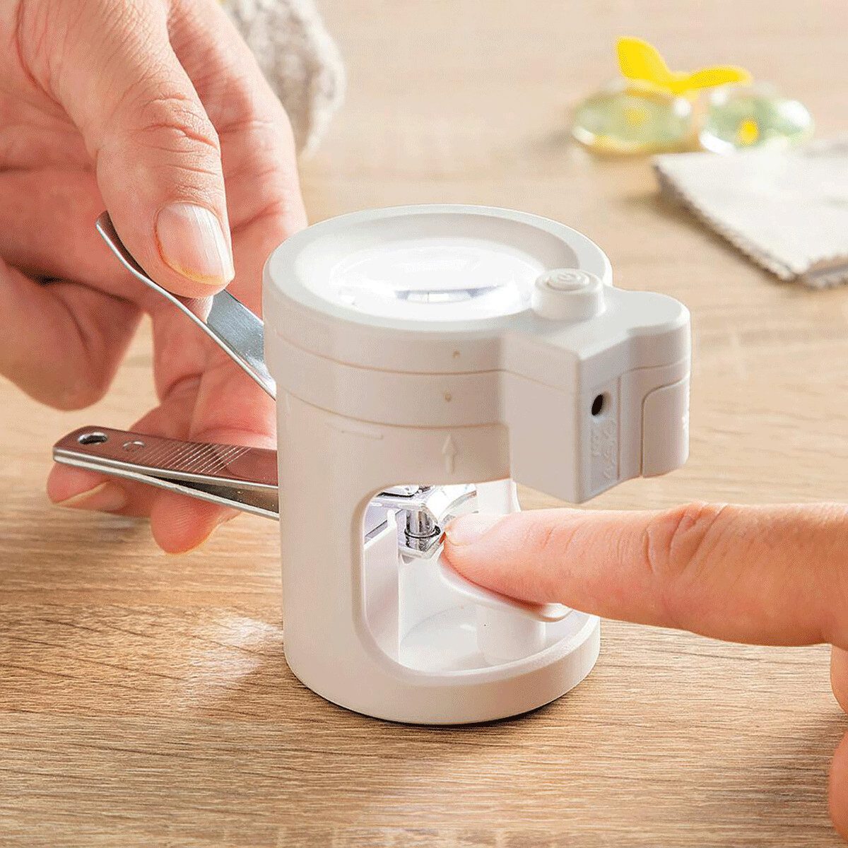 InnovaGoods Erste-Hilfe-Set InnovaGoods - Nagelknipser mit LED-Licht, 8x Lupe und integrierter