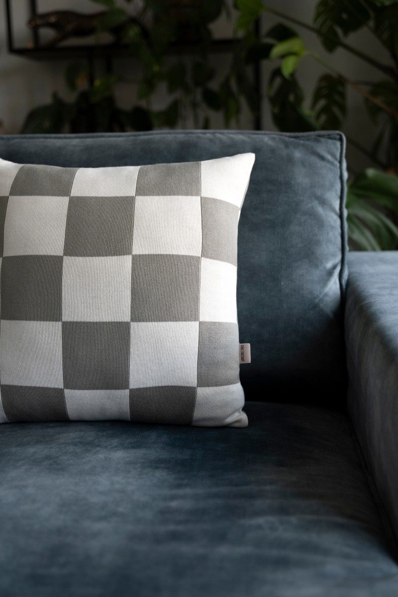 Knit Factory Dekokissen Caro Kissen Ecru Urban Green 50x50 cm Kariert, deko kissen wohnzimmer sofa wärme winter herbst Strick sale modern