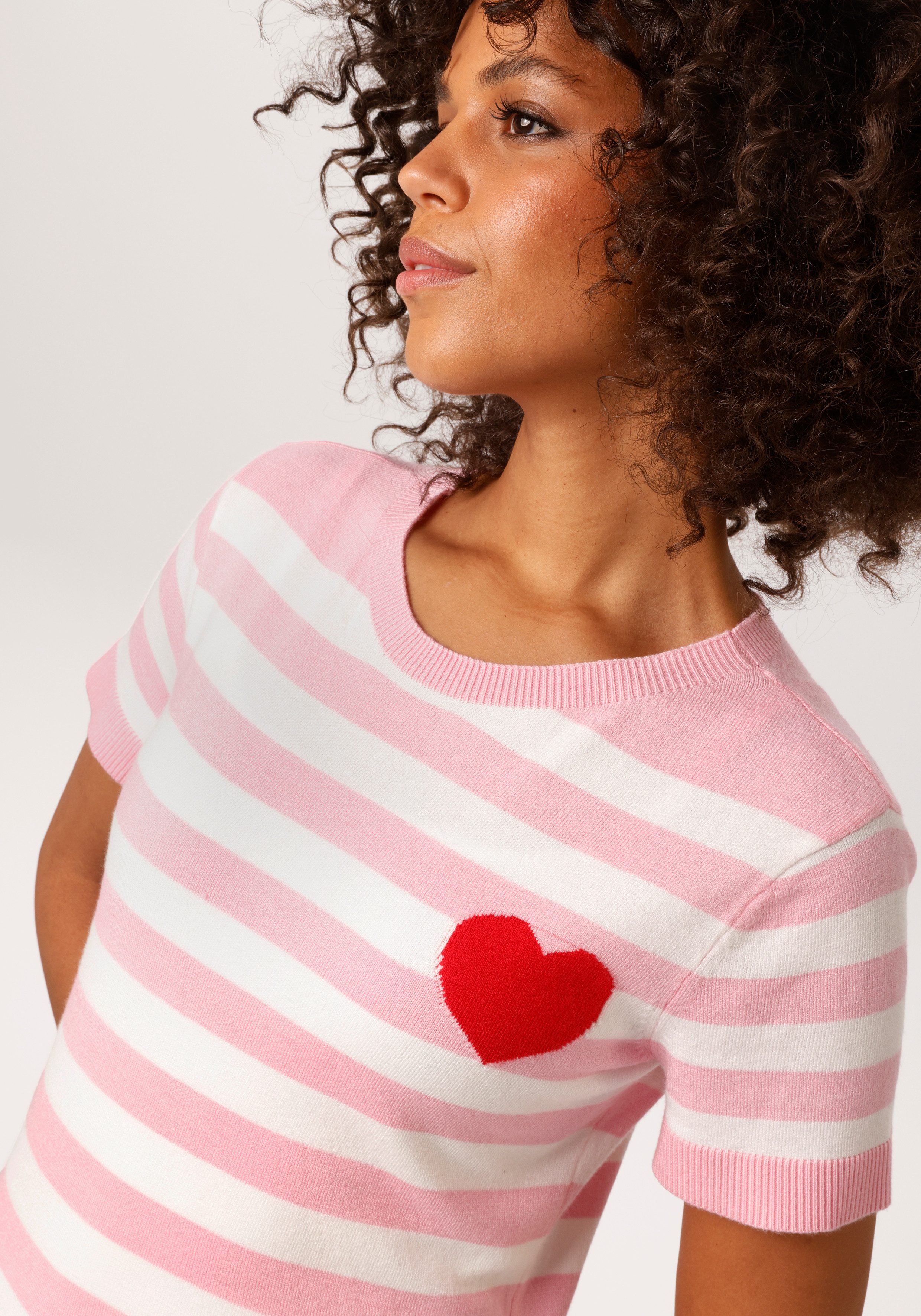 Aniston CASUAL Strickpullover, gestreift mit eingestricktem Herz