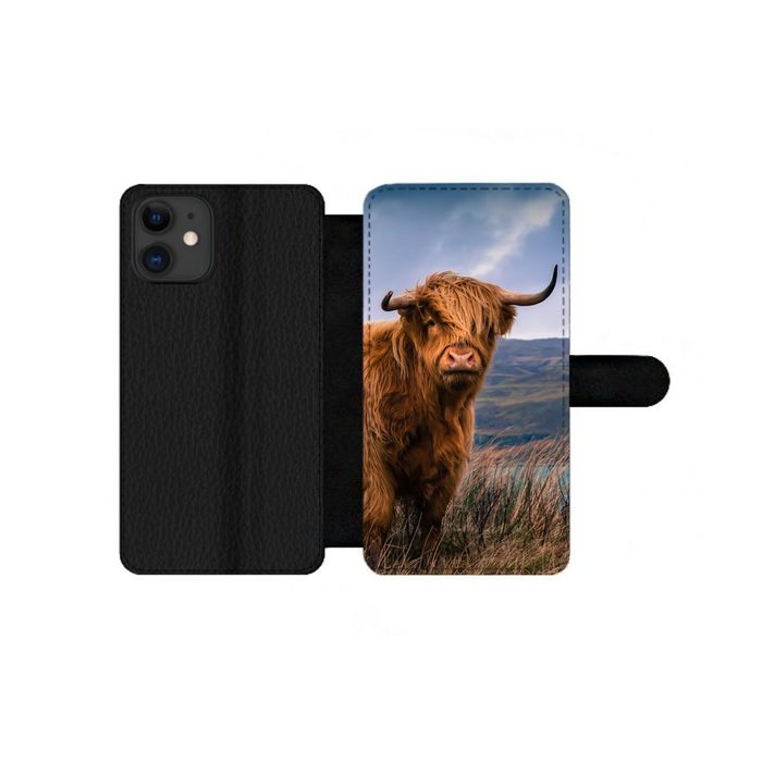 MuchoWow Handyhülle Schottischer Highlander - Berg - Wasser - Natur - Kuh Handyhülle Telefonhülle Apple iPhone 12 Pro