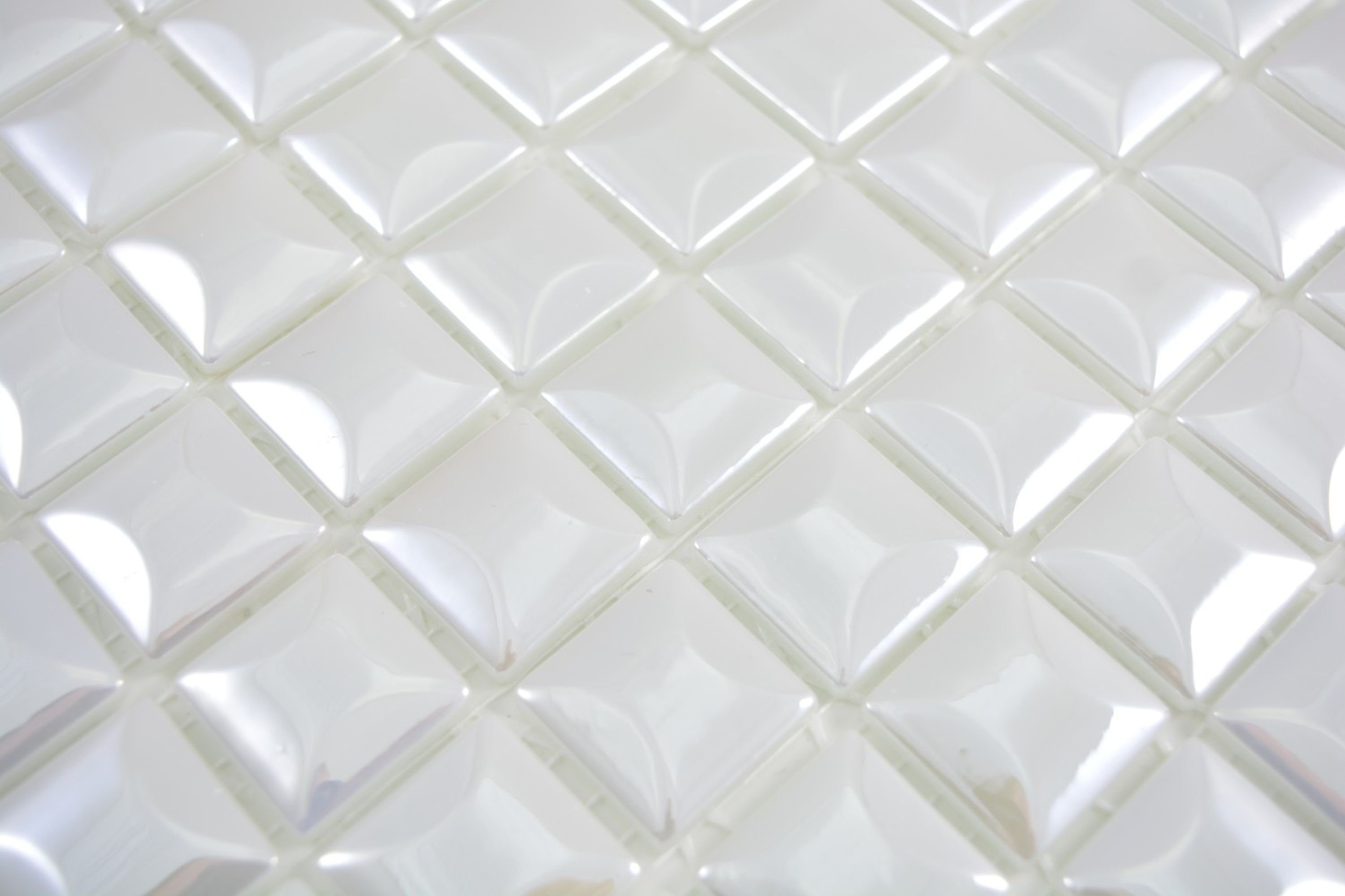 Wandbelag Mosani Nachhaltiger weiss metallic Recycling Fliese Mosaikfliesen Glasmosaik
