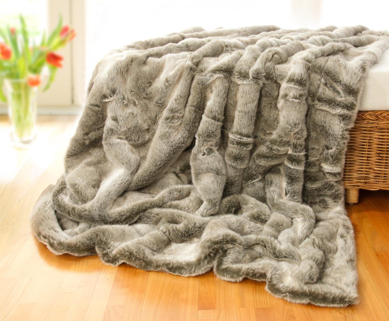 Wohndecke Felldecke (Kunstfelldecke) Grauwolf grau-beige, Wohnen und Accessoires GmbH & Co. KG, Felloptik, Decke