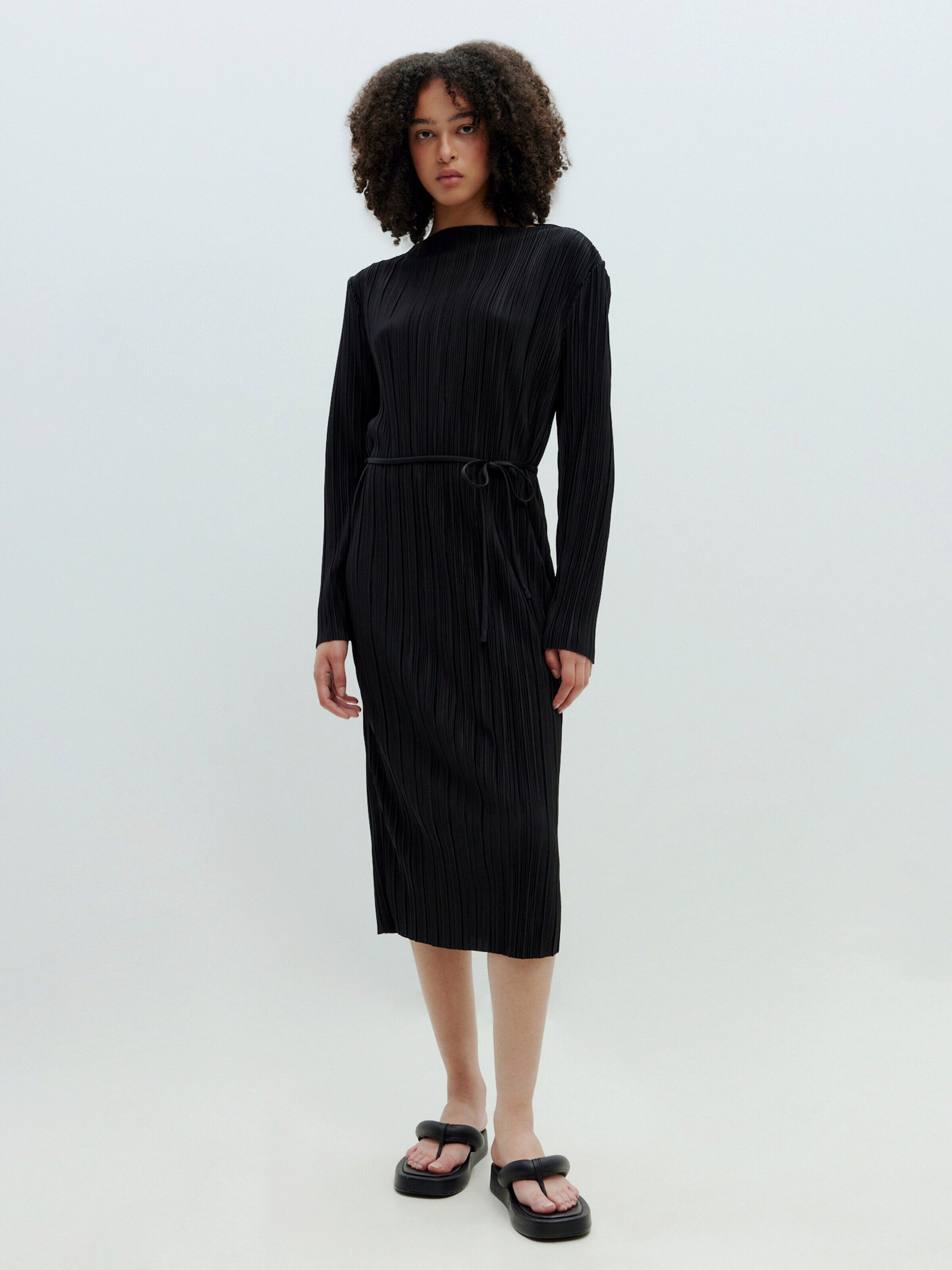 EDITED Maxikleid Mika (1-tlg) Plissee günstig online kaufen