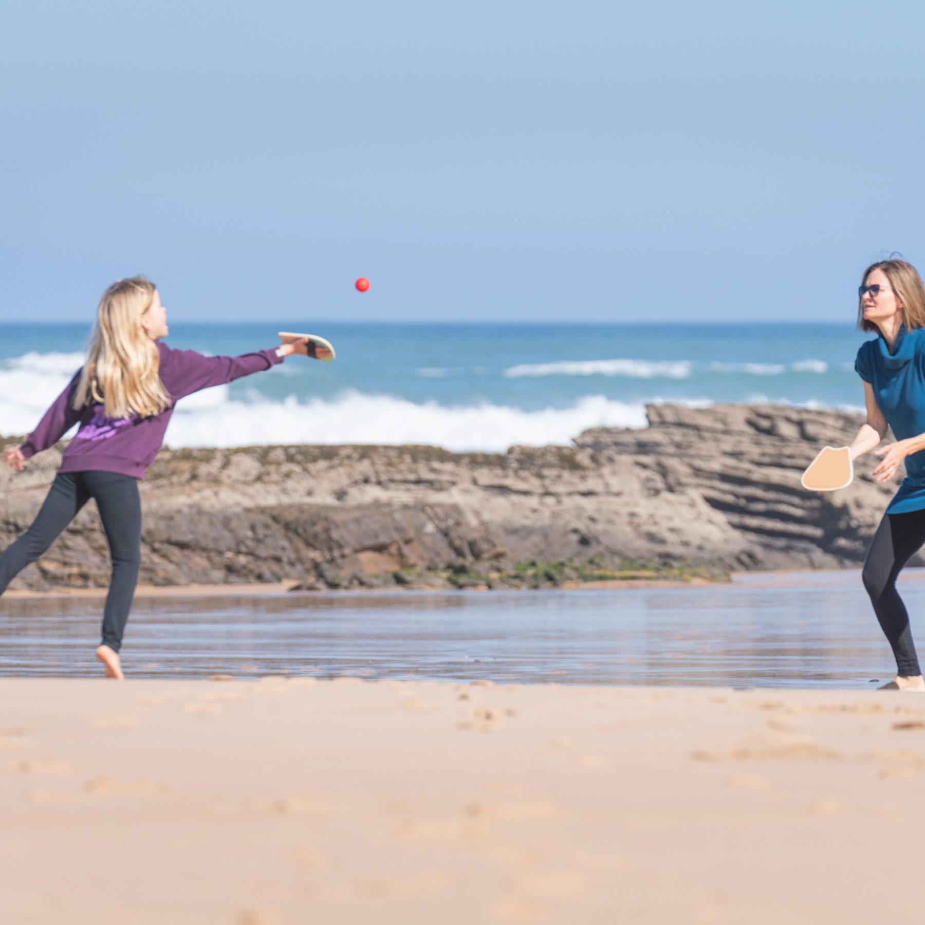 BS Toys Beachballschläger Paddle Ball Schläger Set, Outdoor-Ballspiel mit Holz-Paddles, (3-tlg), Gartenspiel, Strandspiel / Ideal für Kleinkinder und die ganze Familie