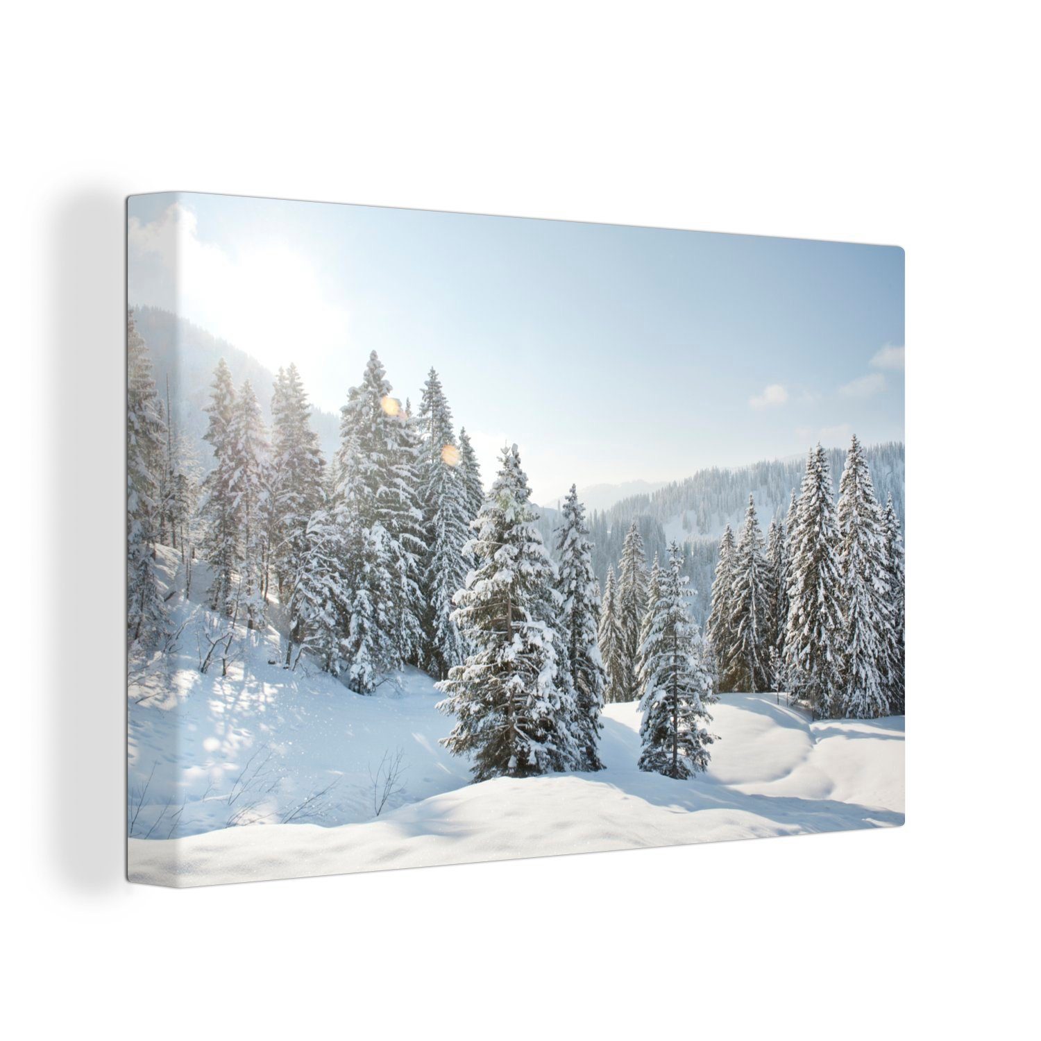 Wandbild Aufhängefertig, Leinwandbilder, in Die verschneiten (1 Winterlandschaft, Sonne 30x20 einer die scheint cm Bäume St), auf OneMillionCanvasses® Wanddeko, Leinwandbild