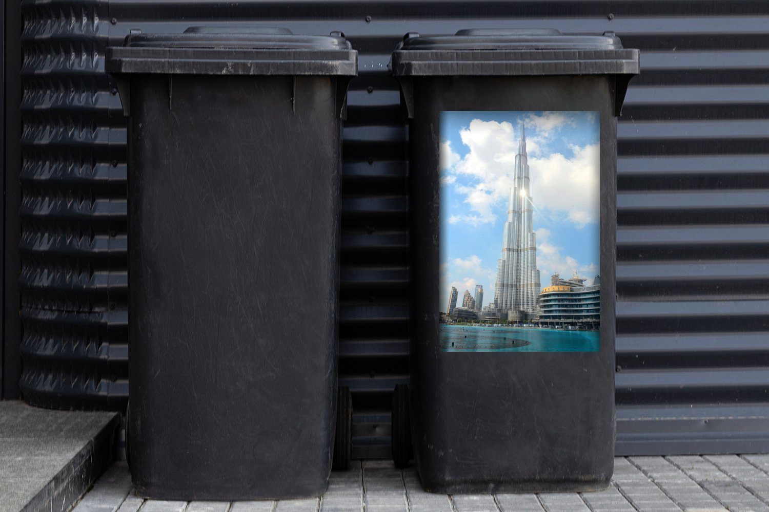 St), den Die Mülleimer-aufkleber, Sonne scheint in Abfalbehälter Container, Sticker, (1 Burj Wandsticker Khalifa Mülltonne, auf MuchoWow Dubai