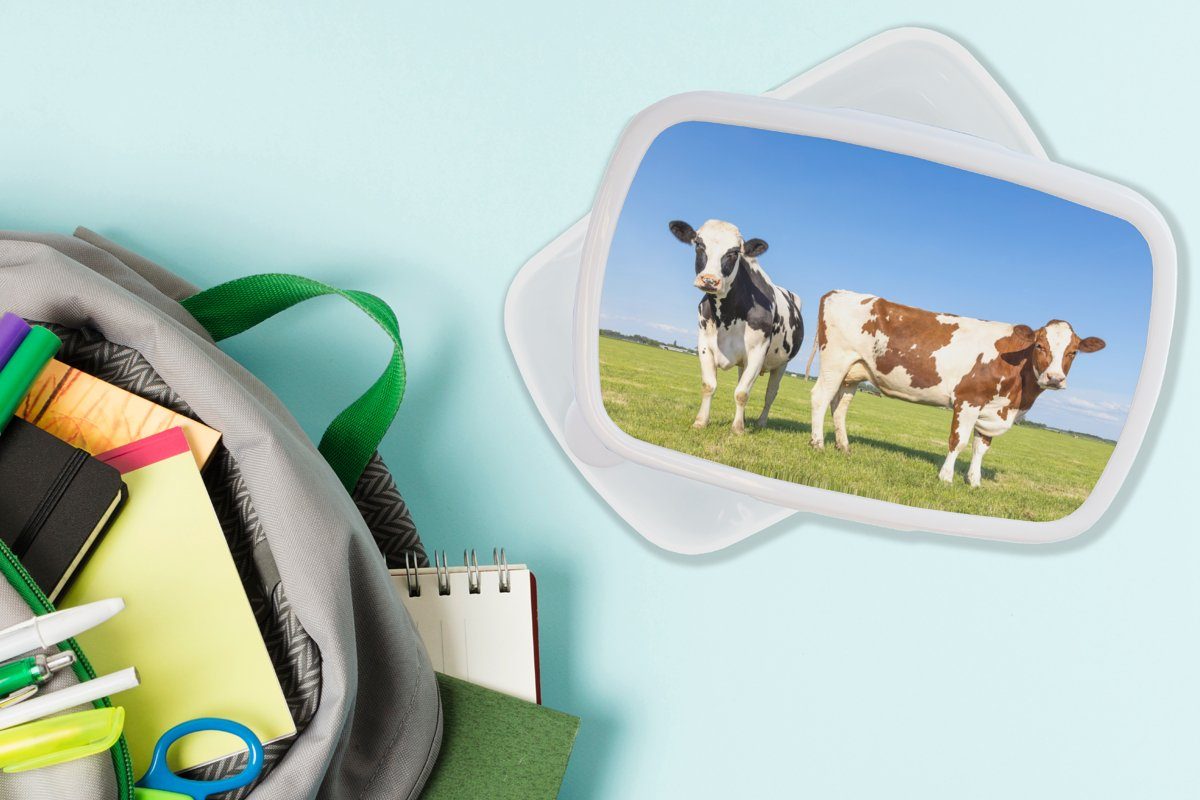 Mädchen Tiere, Lunchbox MuchoWow (2-tlg), Jungs und Natur Gras - weiß Bauernhof Kühe Brotbox Erwachsene, und Brotdose, - für Kunststoff, Kinder - - für