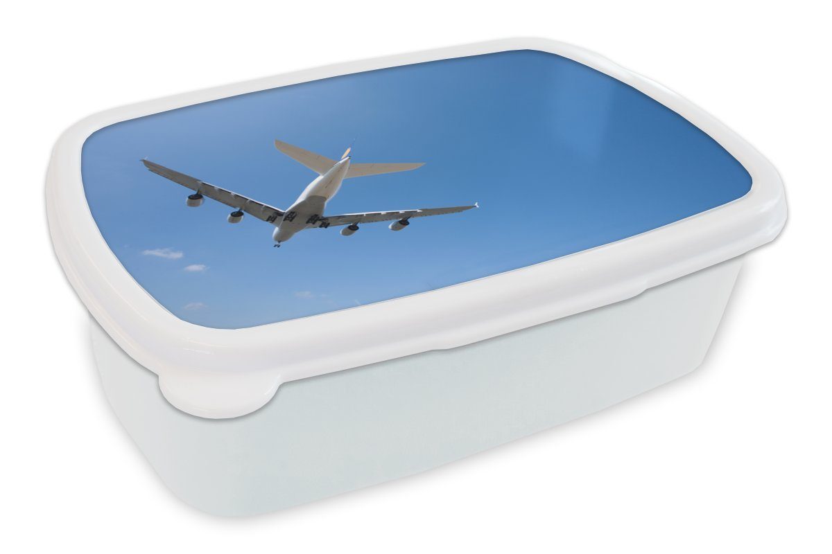 MuchoWow Lunchbox Flugzeuge fliegen in den klaren blauen Himmel, Kunststoff, (2-tlg), Brotbox für Kinder und Erwachsene, Brotdose, für Jungs und Mädchen weiß