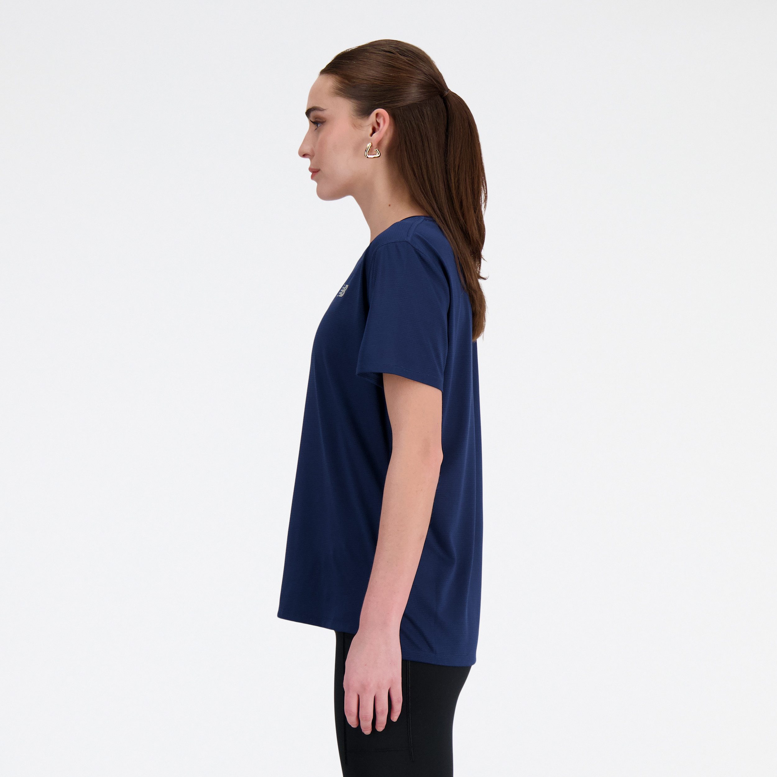 New Balance Laufshirt SPORT ESSENTIAL T-SHIRT Regular Fit Passform, Kurzarm, mit seitlichen Schlitzen