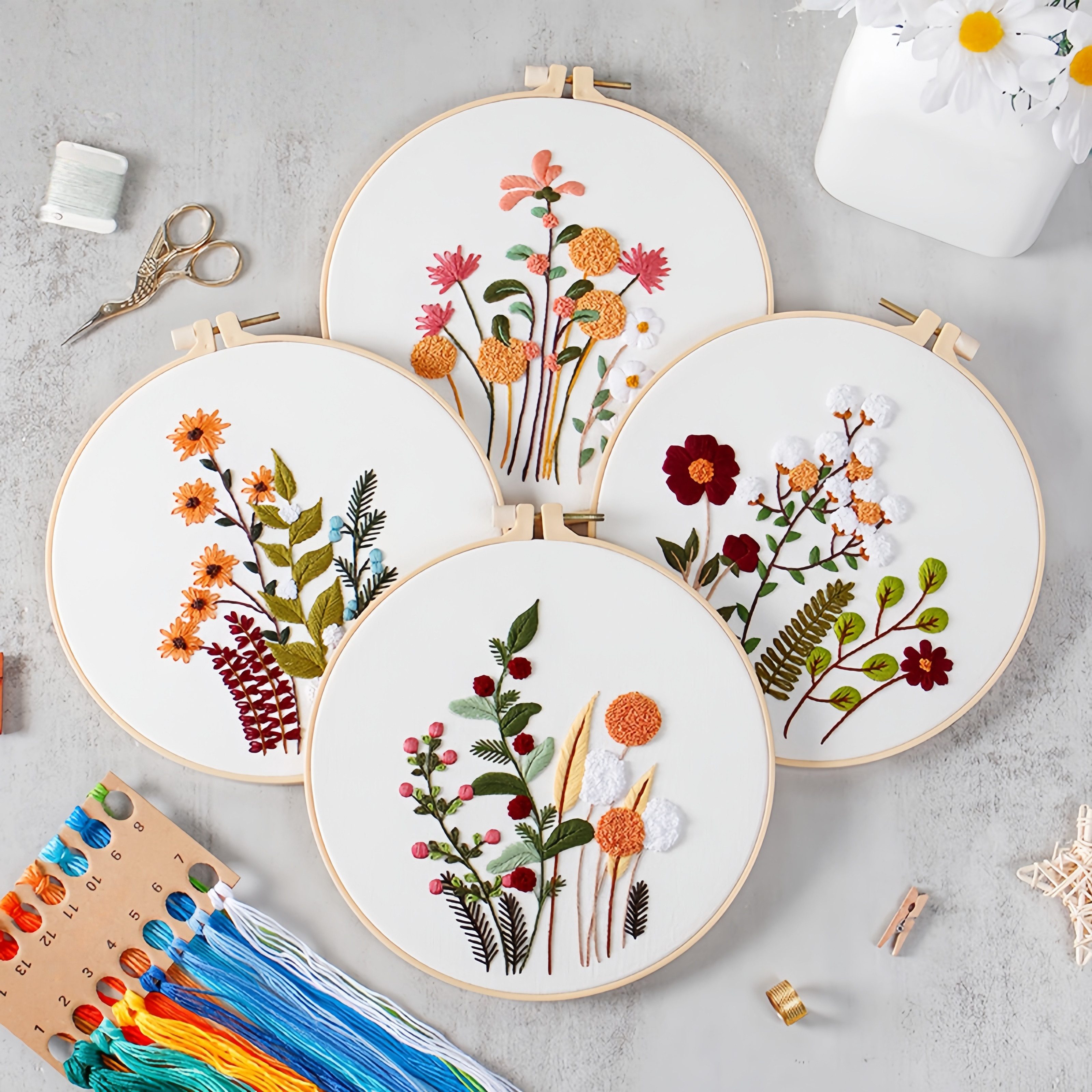FOUORTUNATE-BEE Kreativset 4-teiliges Handstick-Set für Anfänger mit Blumen-Design, Blumen-Stickset mit Nadel & Faden, 4-teiliges DIY Set