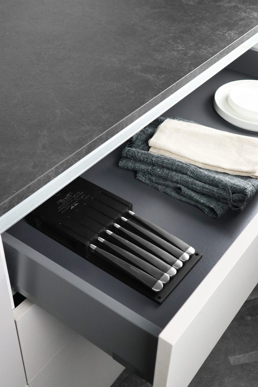 PINTINOX Steakmesser AUDREY mit Sägeschliff, im 6er Klarsichtkarton (6 Stück), designt von dem Künstler Marcell Ziliani