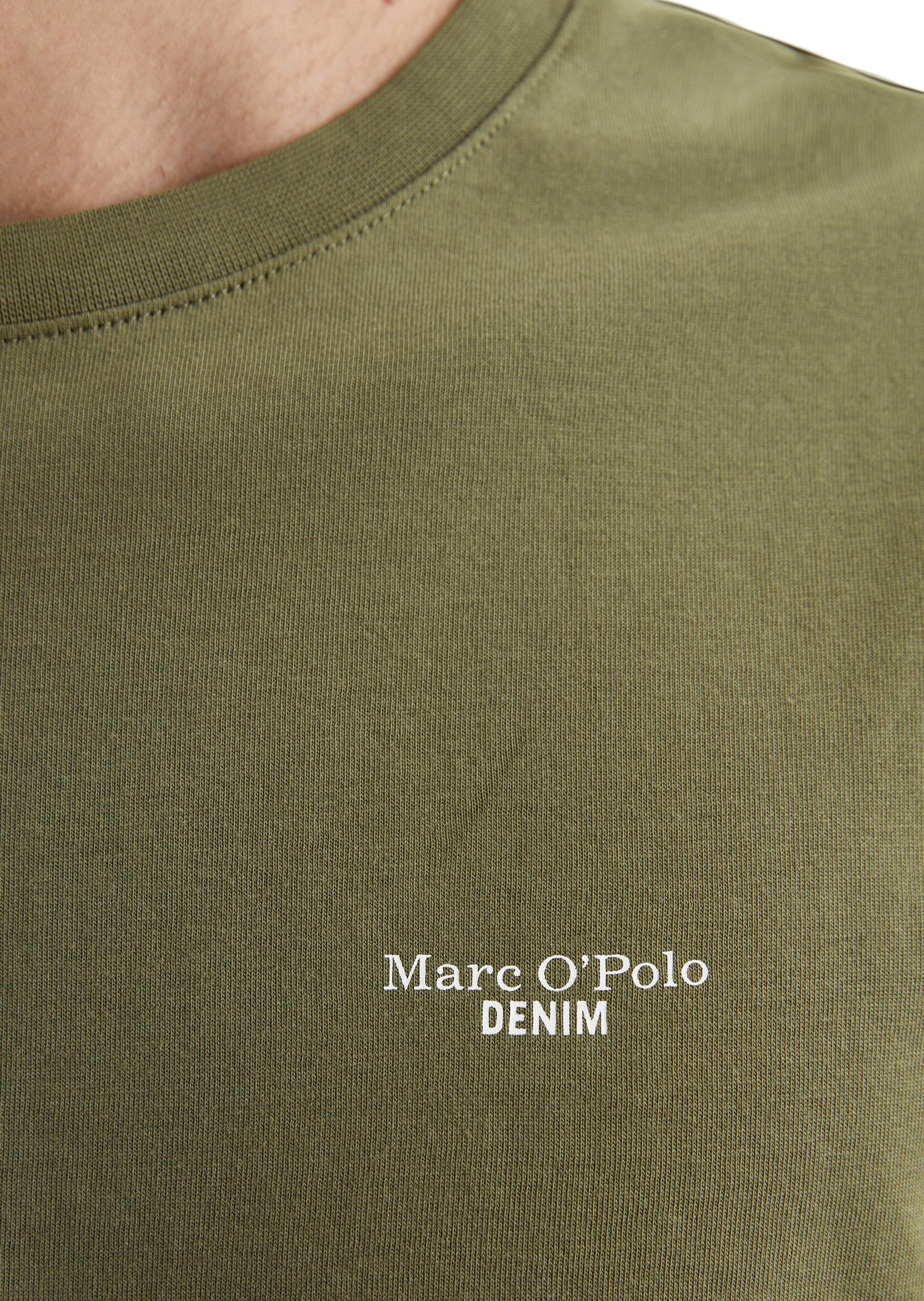 Marc O'Polo DENIM T-Shirt Ein dezenter Logo-Print auf der Brust