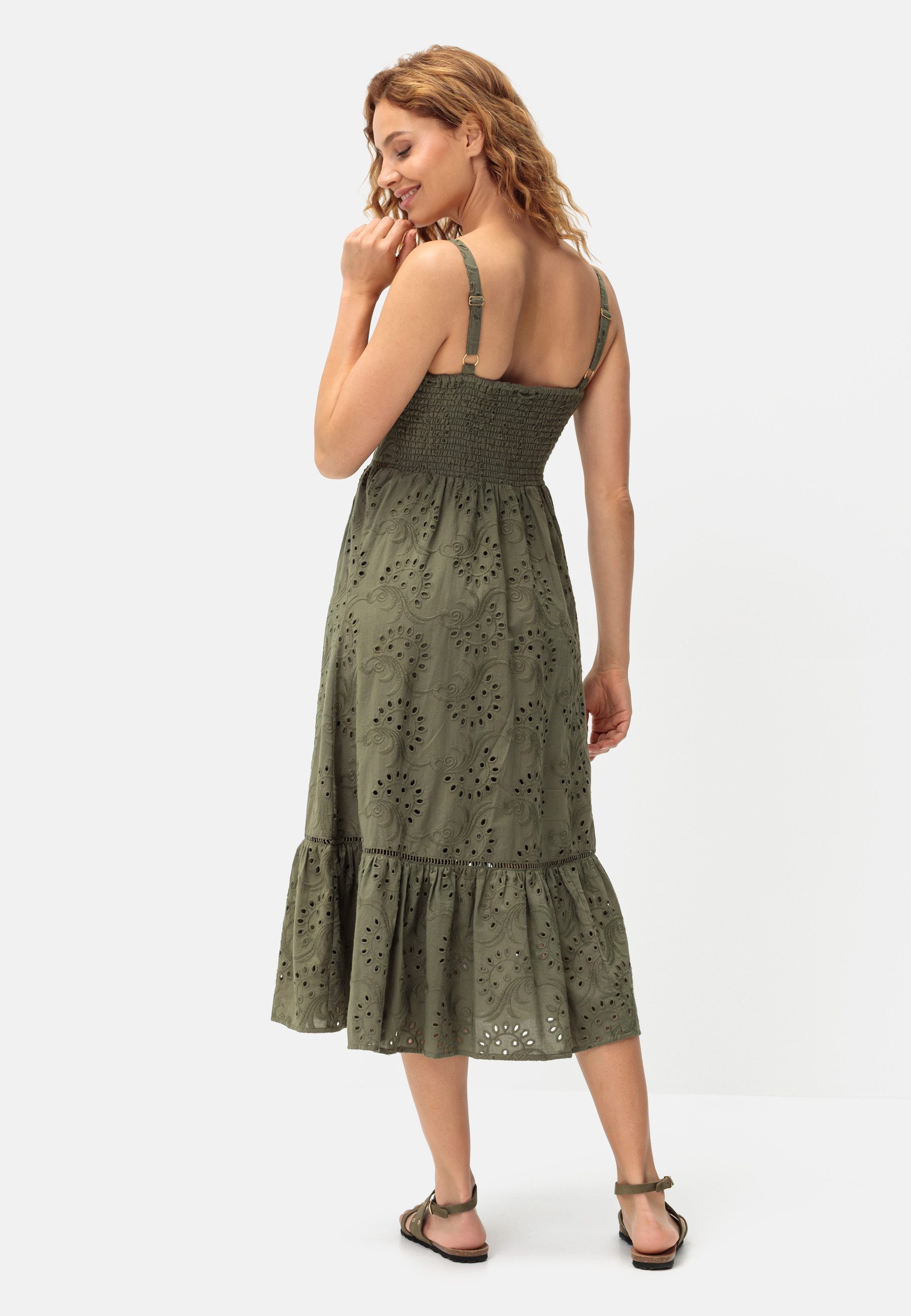 LASCANA Midikleid mit sommerlicher Lochstickerei