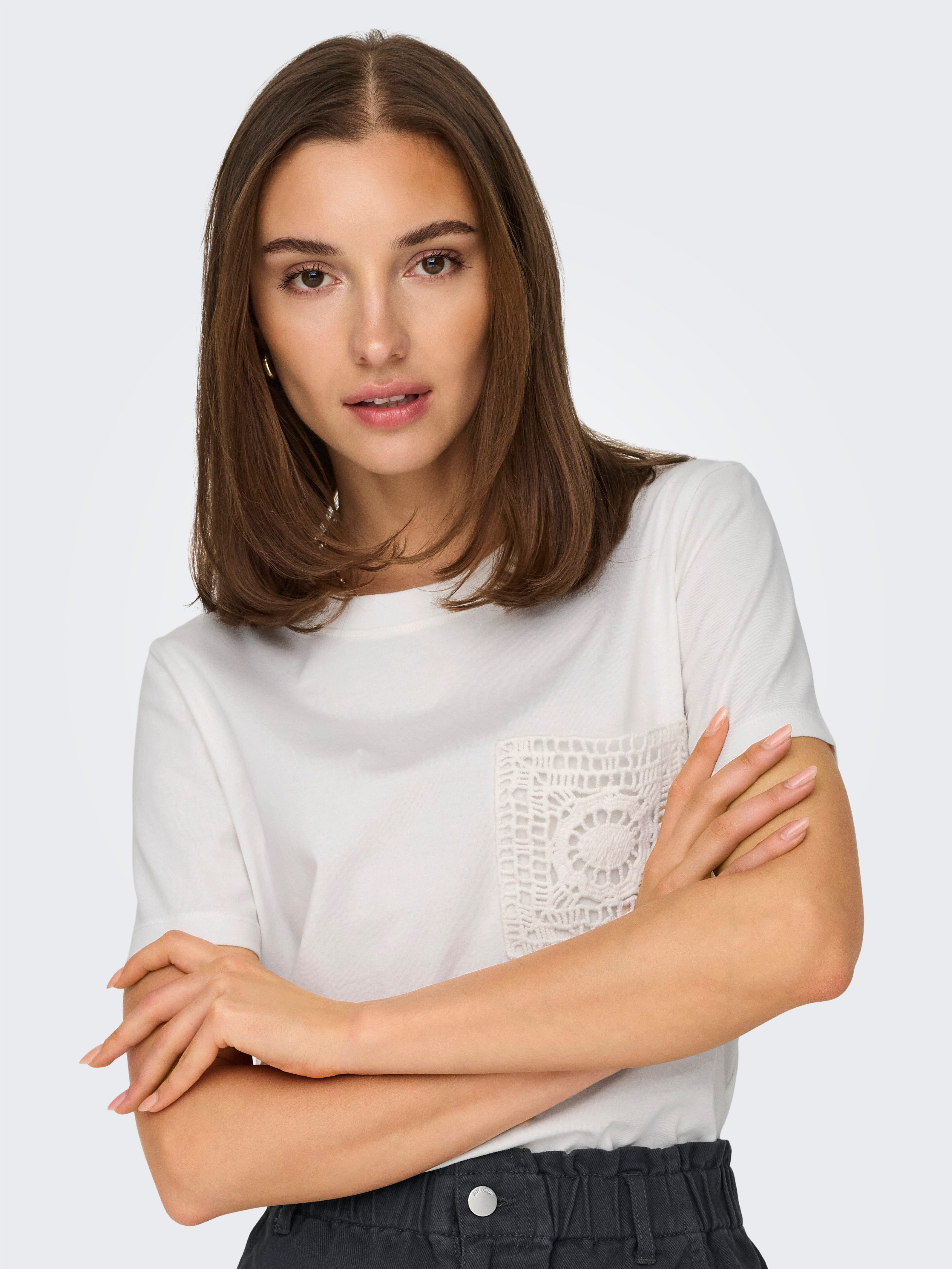 JDY Kurzarmshirt JDYSELMA S/S CROCHET POCKET TOP JRS NOOS