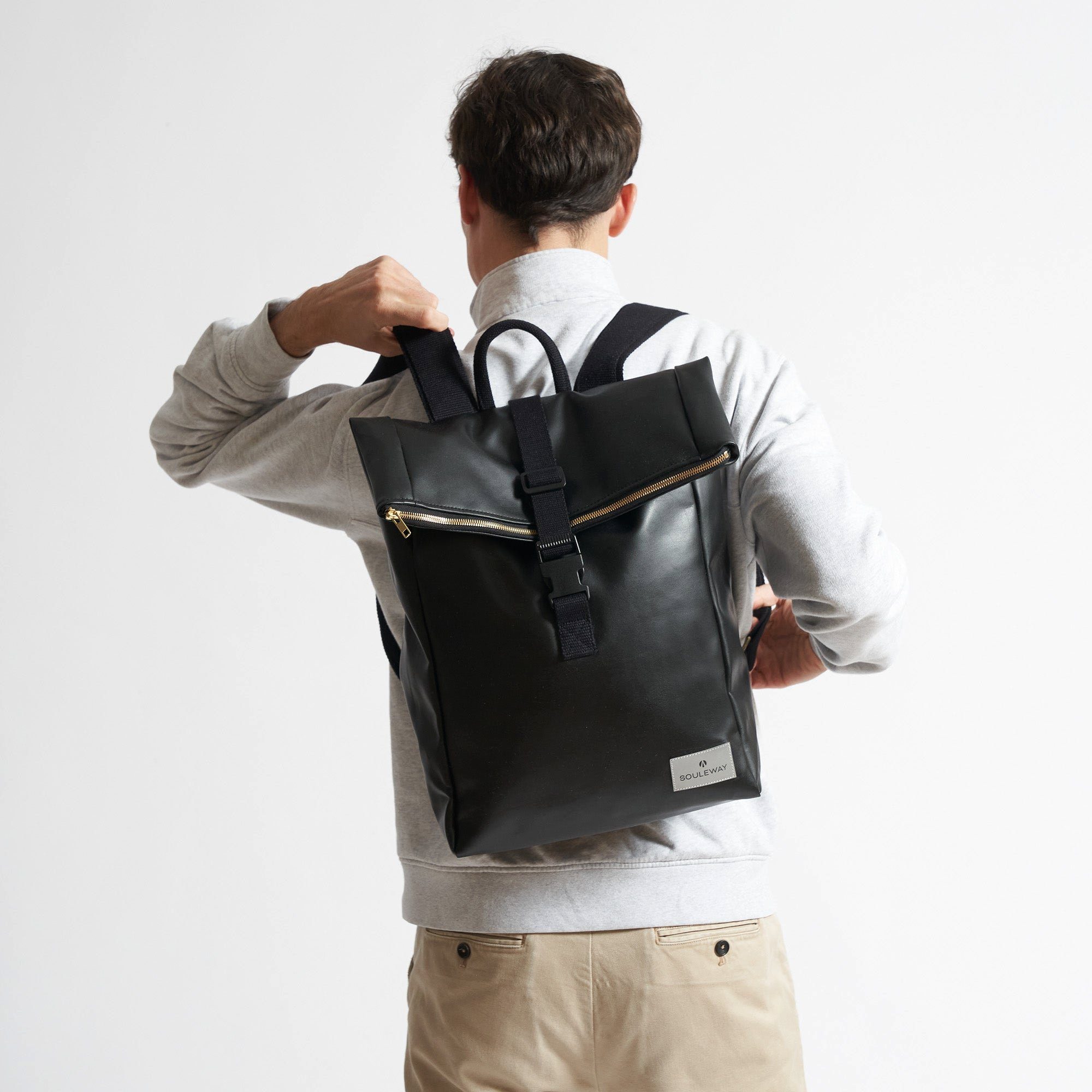 Souleway Cityrucksack Foldtop, für Damen und Herren - made of vegan olive leather Oleatex, Handgepäck, hergestellt in Deutschland, wasserabweisend