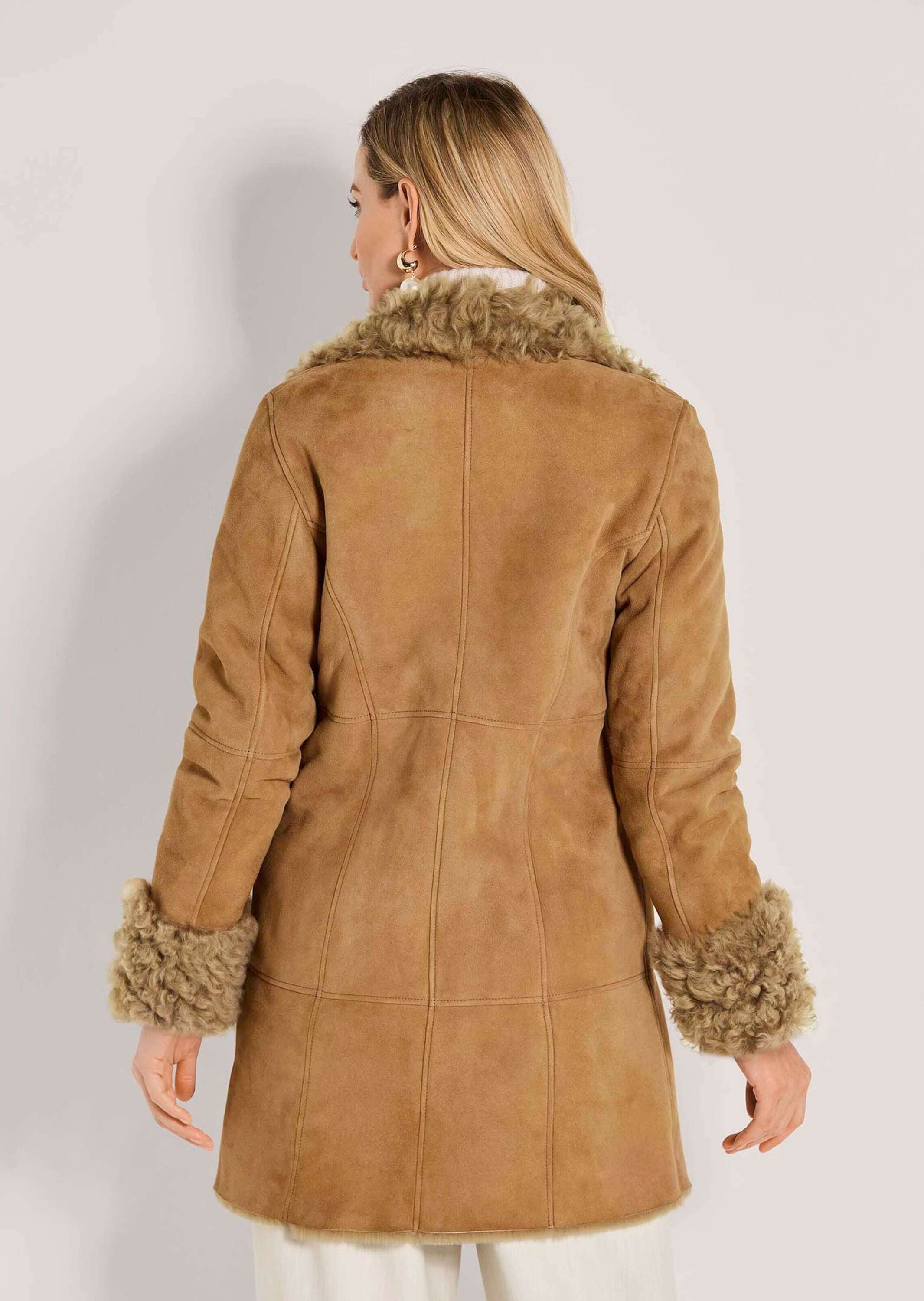 MADELEINE Kurzmantel Luxuriöser Wintermantel für kalte Tage Eleganter Einreiher mit Reverskragen, Hornknöpfen und langen Ärmeln