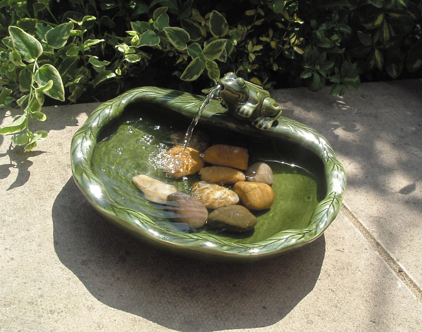 Smart Garden Wasserspiel Solar-Wasserbrunnen Keramik Frosch günstig online kaufen