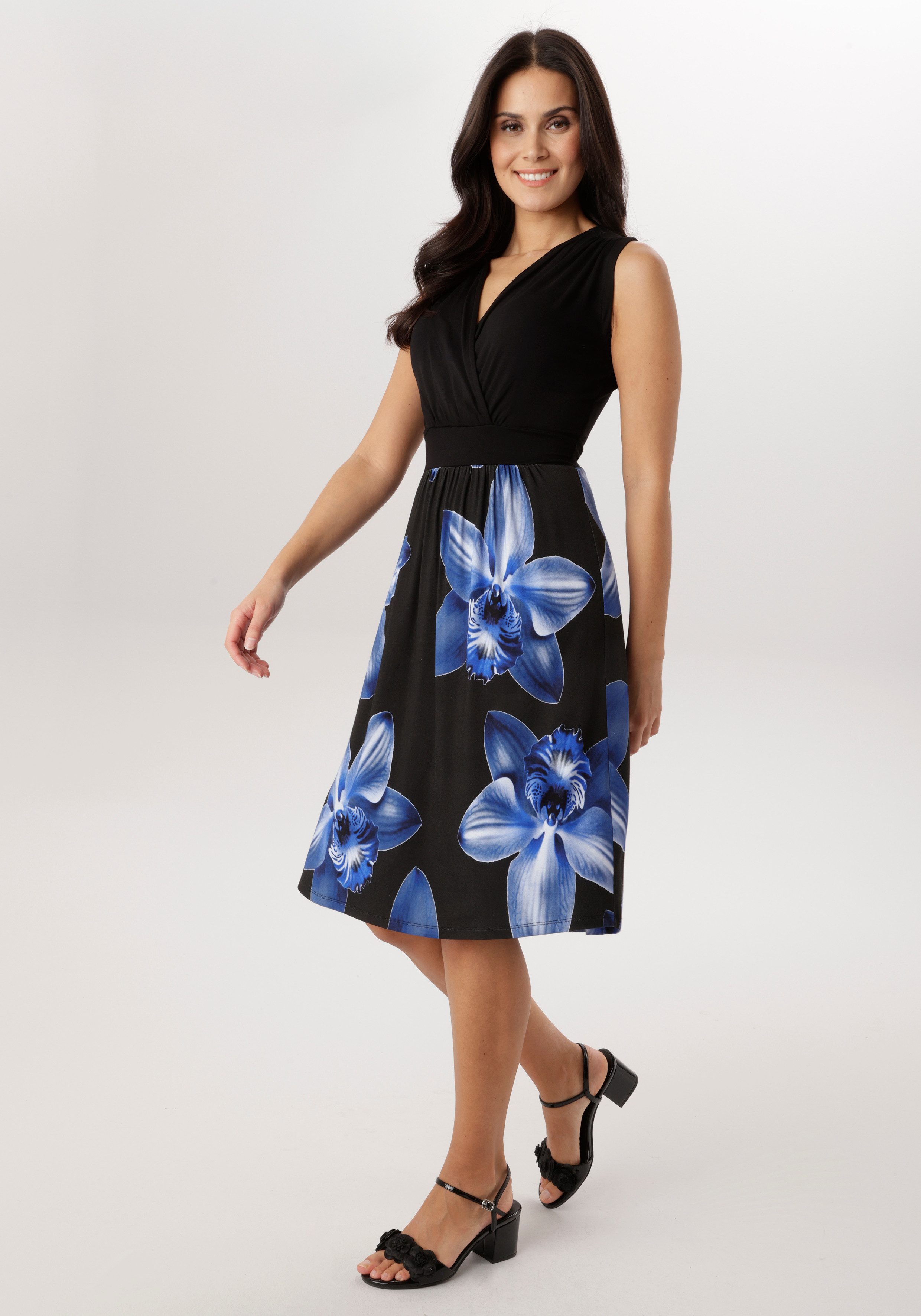 Aniston SELECTED Jerseykleid mit eleganter Wickeloptik und V-Ausschnitt - NEUE KOLLEKTION. € 49,99, (€ 49,99 pro 1 Stk).