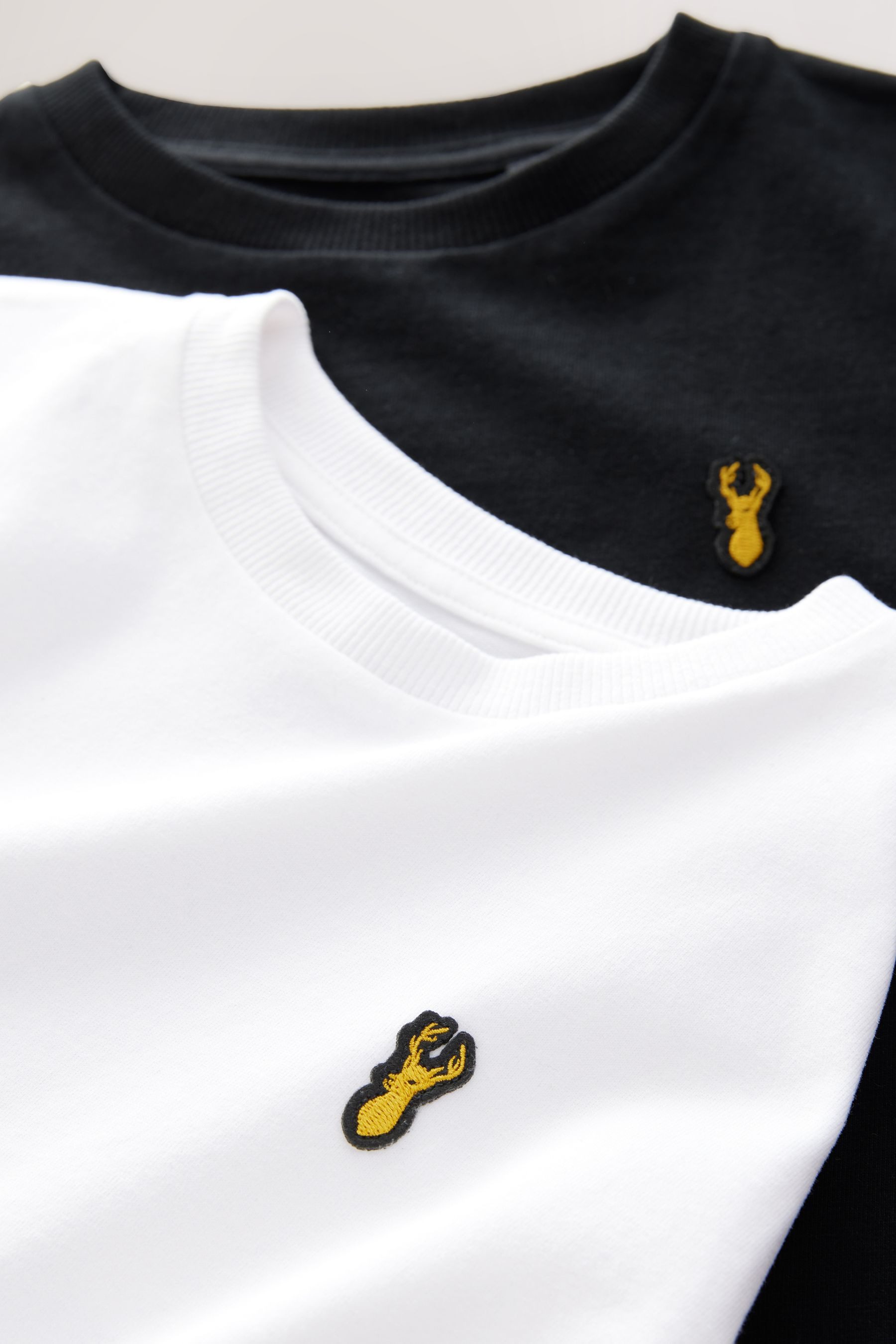 Next T-Shirt 2er-Pack T-Shirts mit Hirsch-Stickerei Baumwolle (2-tlg)