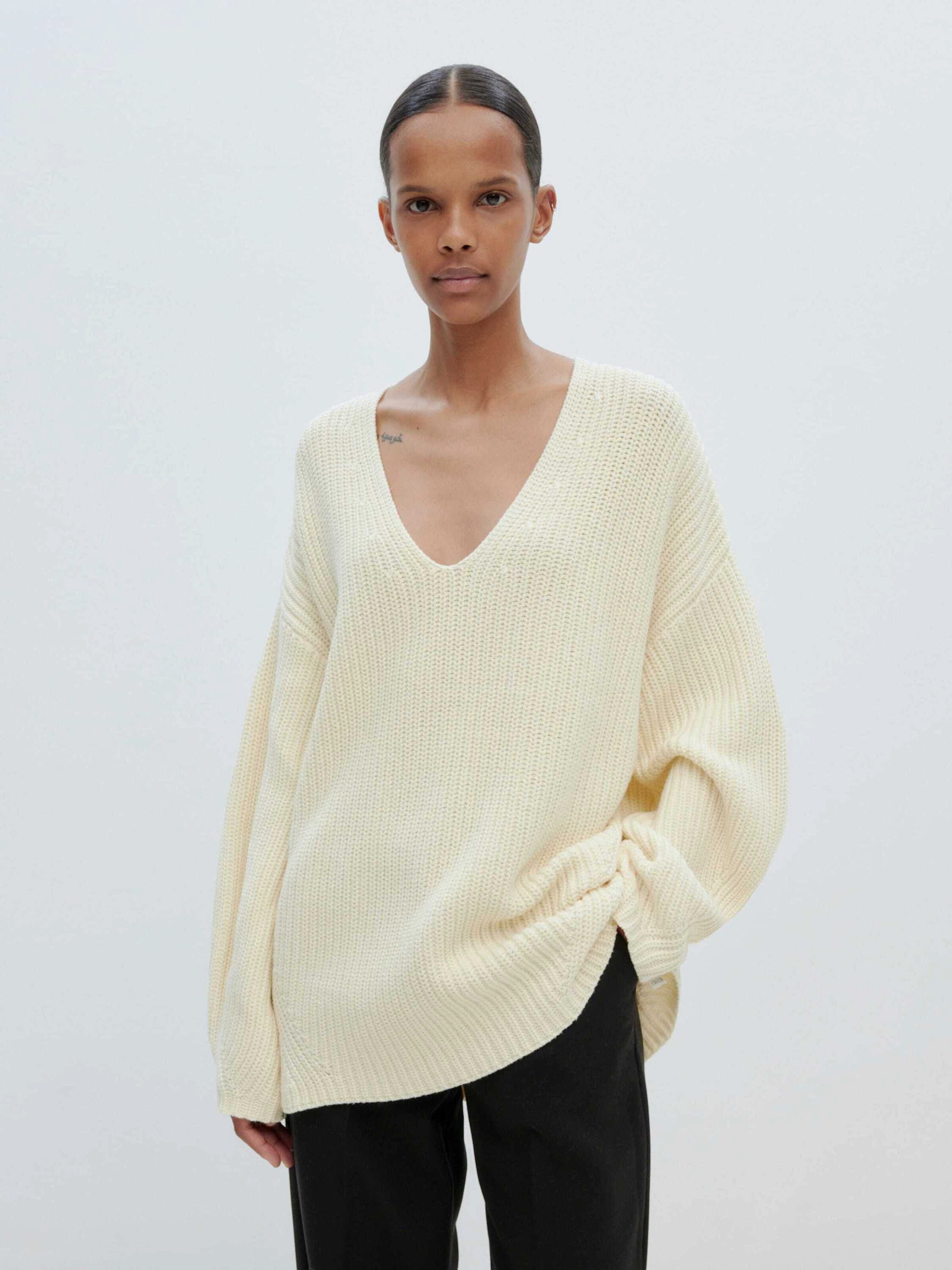 EDITED Rundhalspullover Yveline (1-tlg) Plain/ohne Details günstig online kaufen