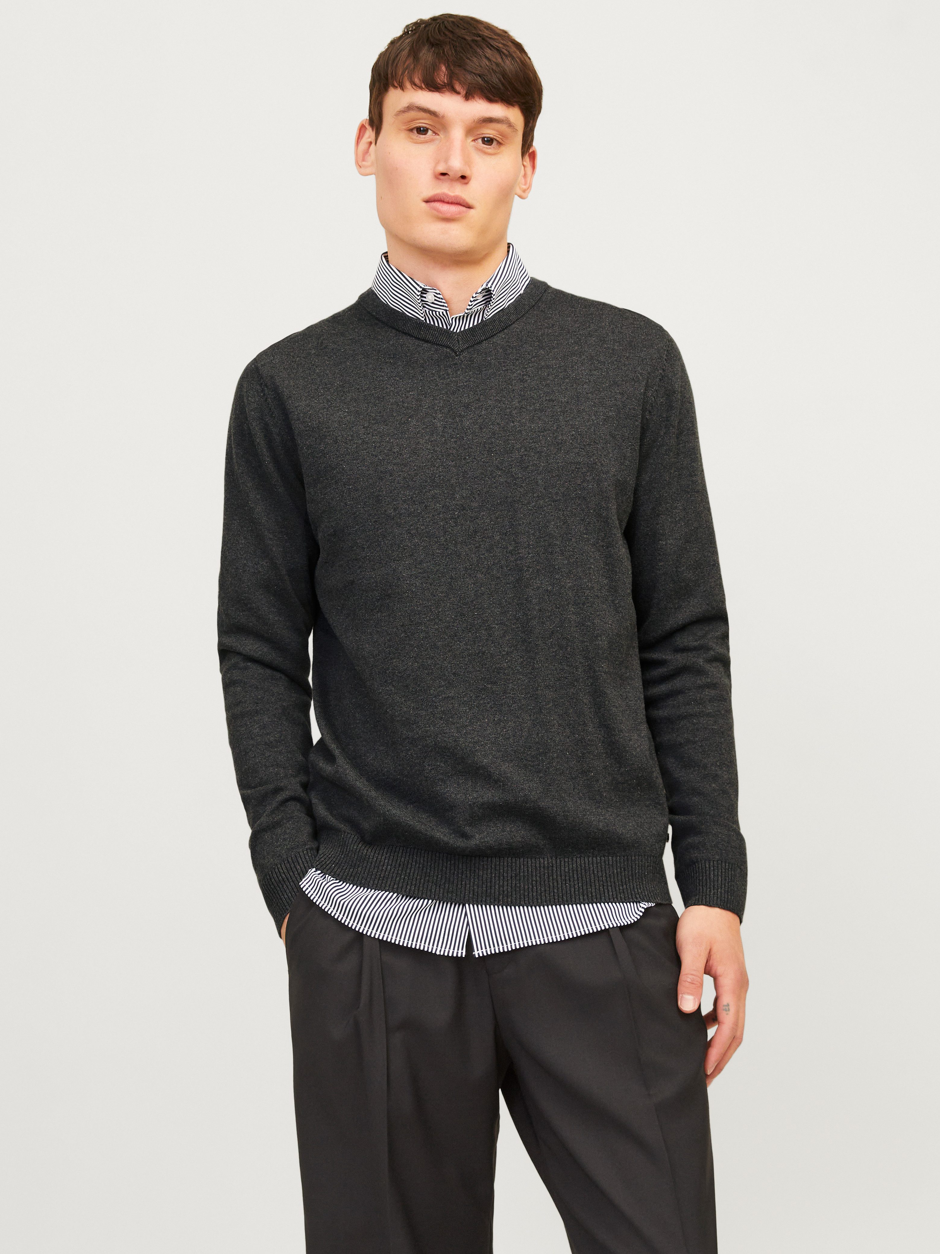 Jack & Jones V-Ausschnitt-Pullover JJEBASIC mit V-Ausschnitt, ideal für Herbst und Alltag unifarben, modisch, slim fit, Baumwolle, V-Ausschnitt