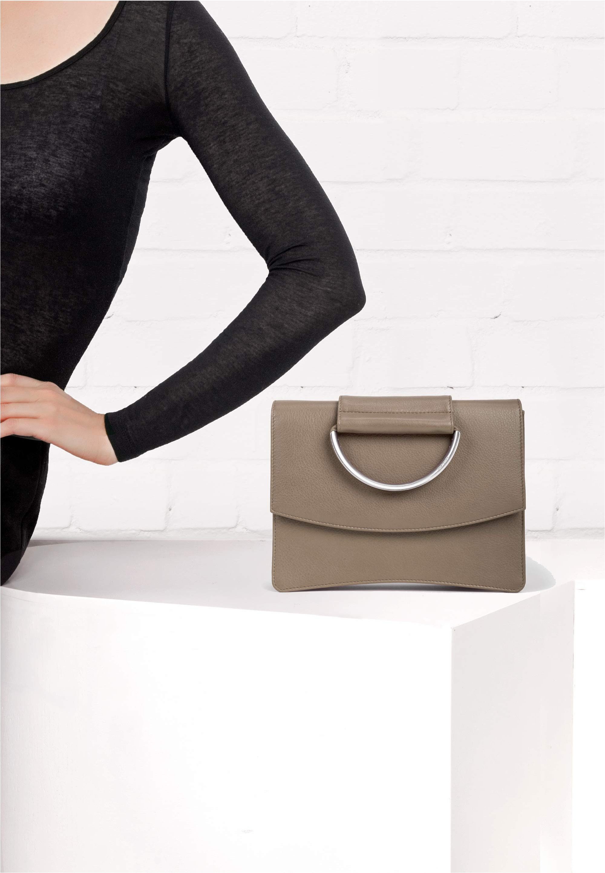 GRETCHEN Schultertasche Oyster Clutch Three, aus italienischem Kalbsleder