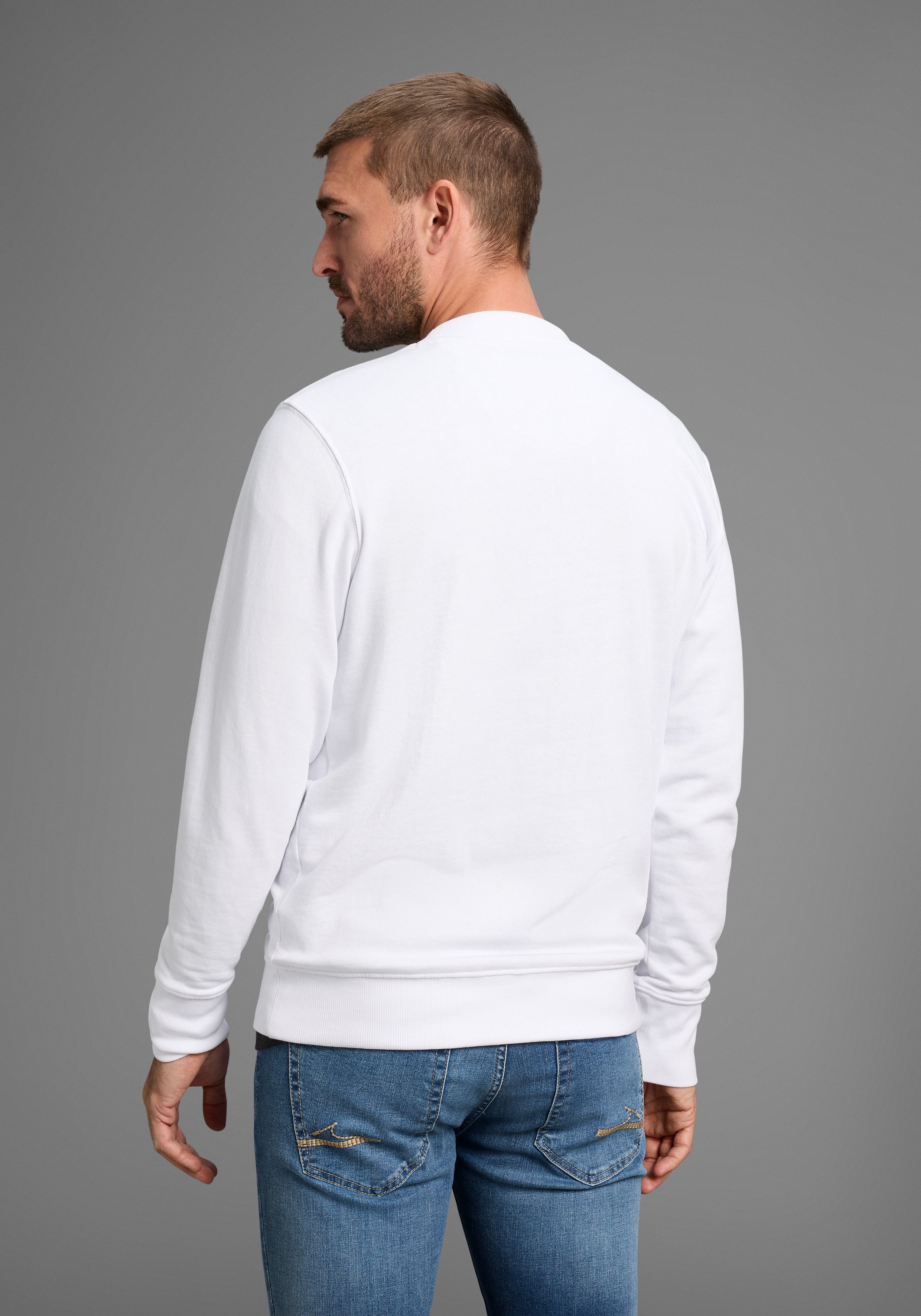 DELMAO Sweatshirt Langarm, Regular Fit, unifarben, Basic-Stil. Reduzierter Preis € 18,60. Unverbindliche Preisempfehlung € 34,99