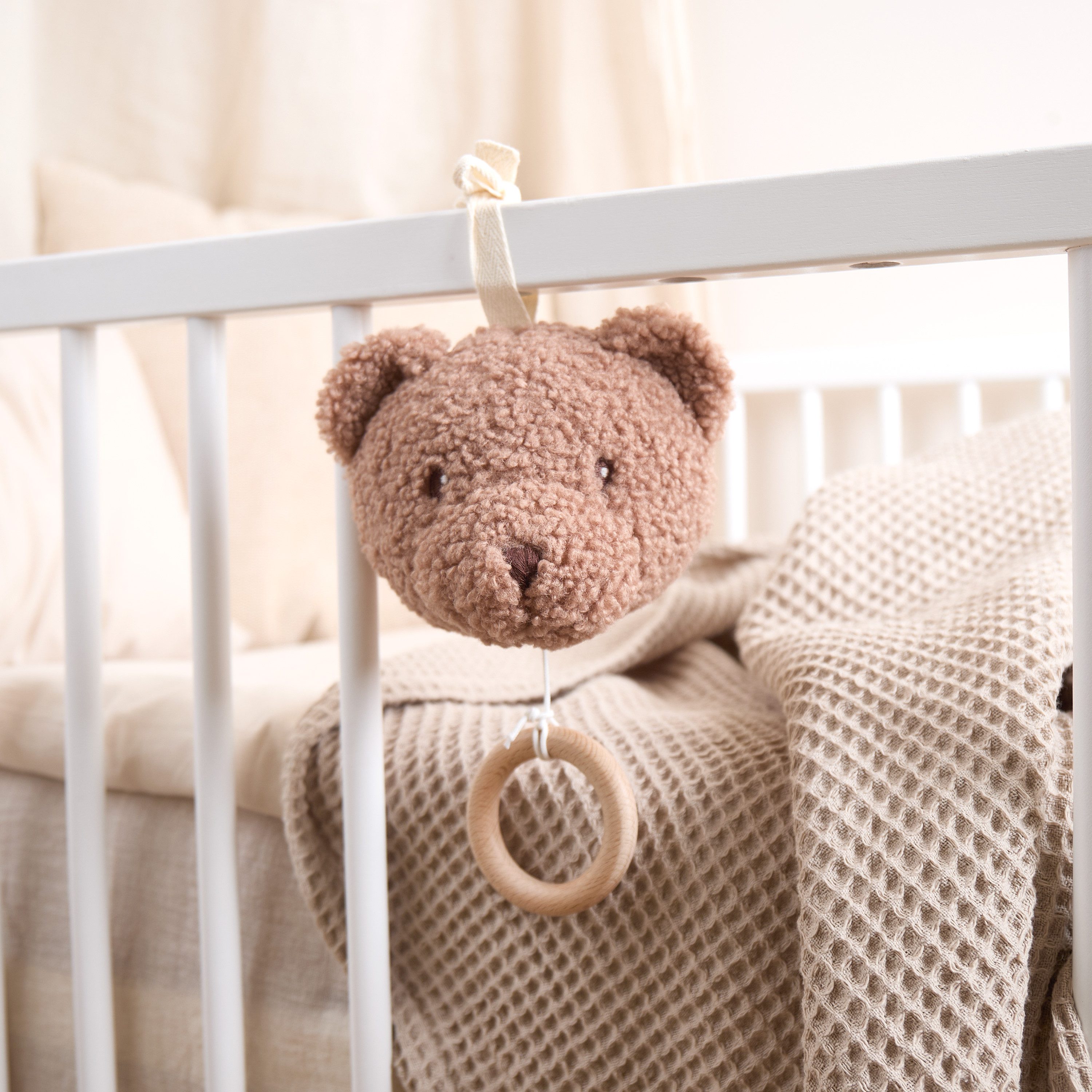 BIECO Spieluhr Bieco Musikspieluhr Bär Mika 30 cm aus Bouclé günstig online kaufen